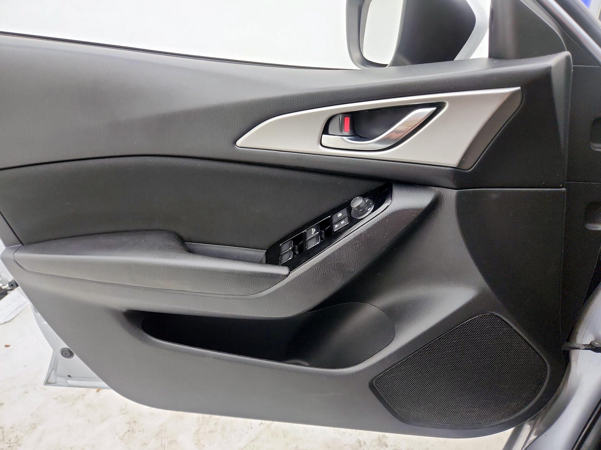 Thumbnail: 2018 Mazda Mazda3 - 12