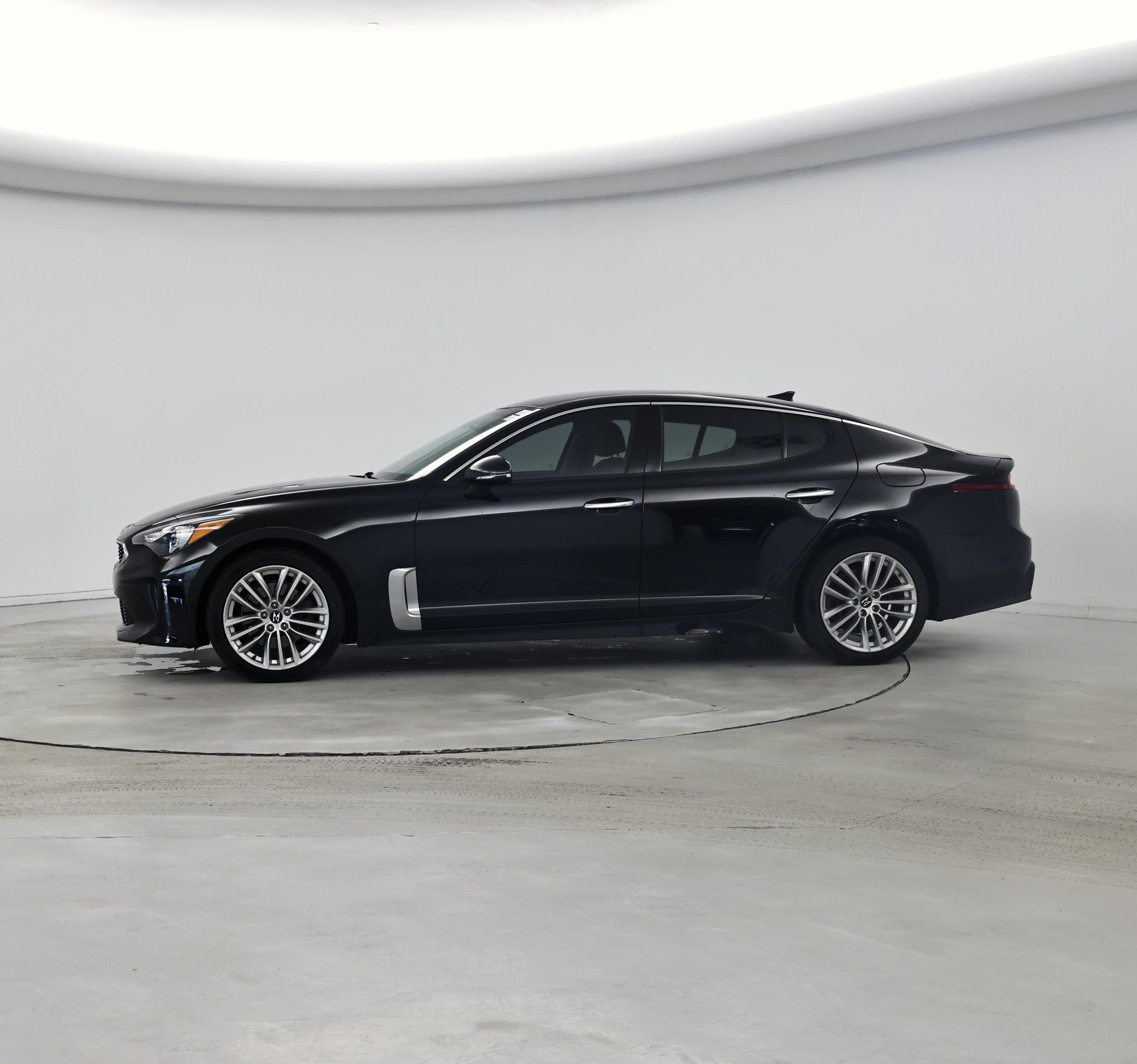 Thumbnail: 2018 Kia Stinger - 3