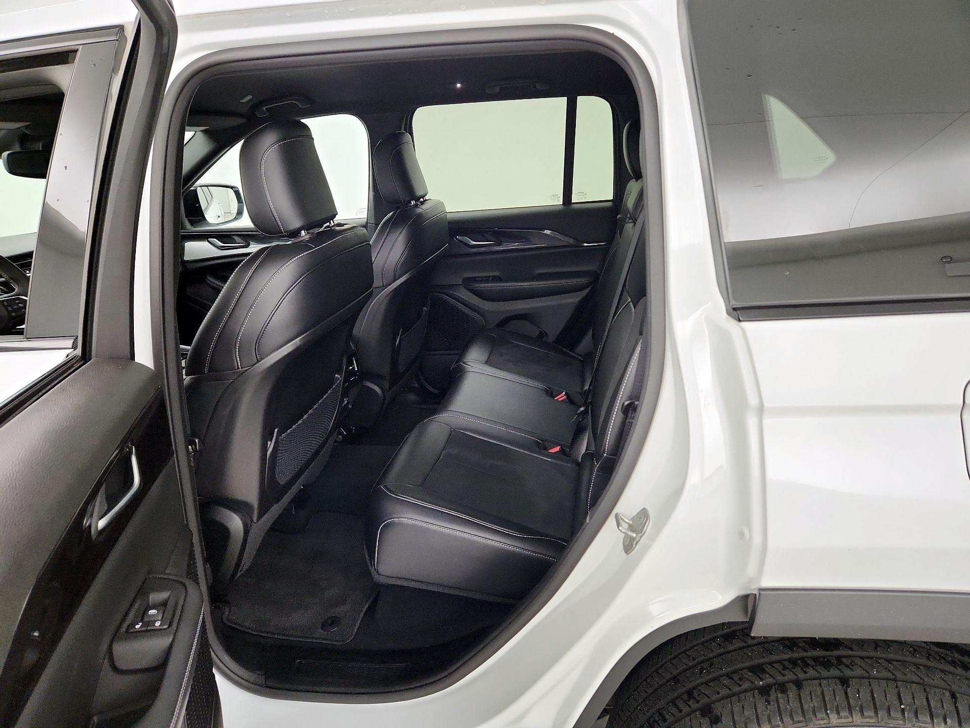 Thumbnail: 2023 Jeep Grand Cherokee - 19