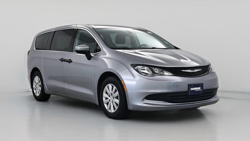 2019 Chrysler Pacifica L Hero Image