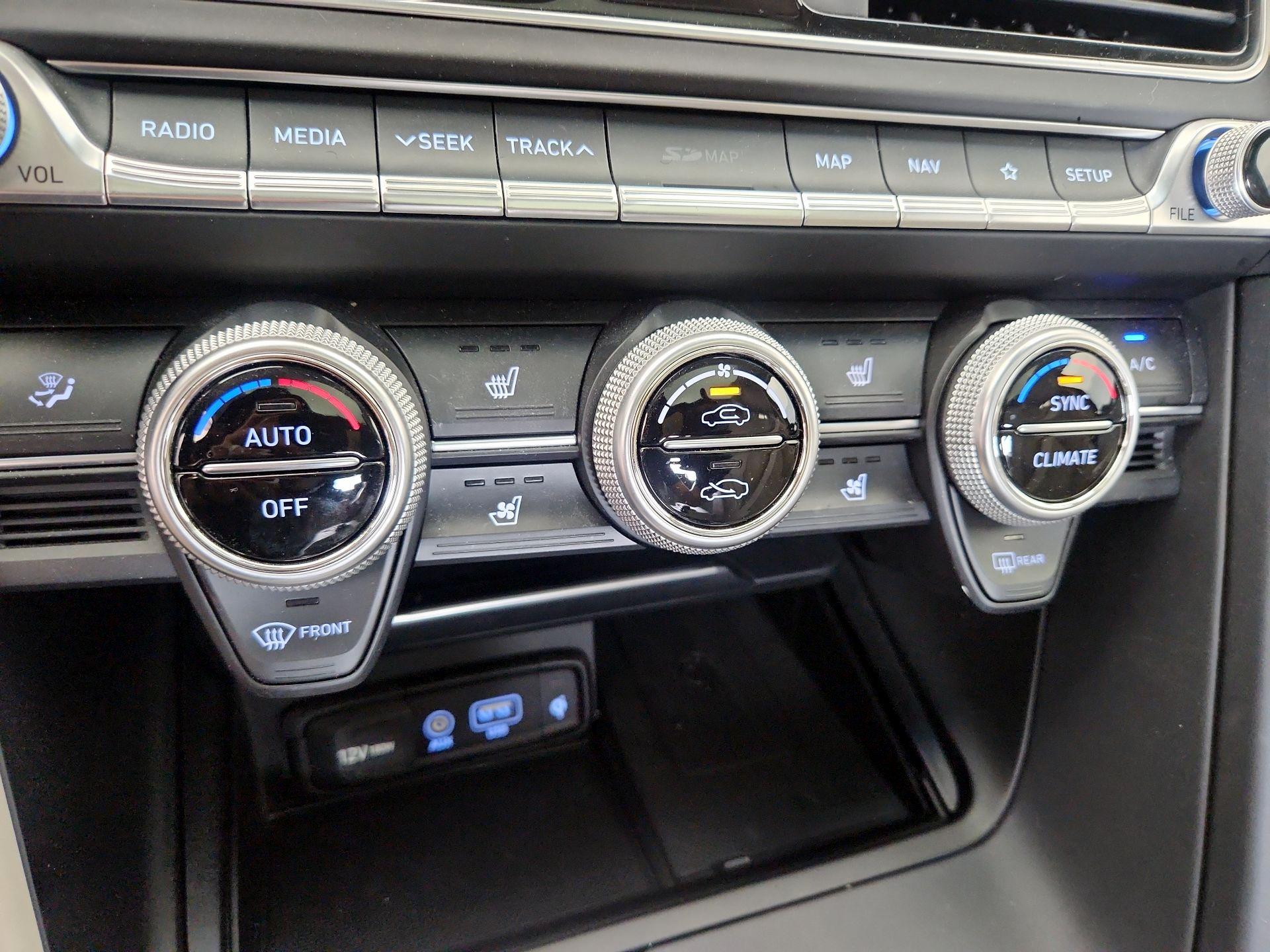 Thumbnail: 2019 Genesis G70 - 17