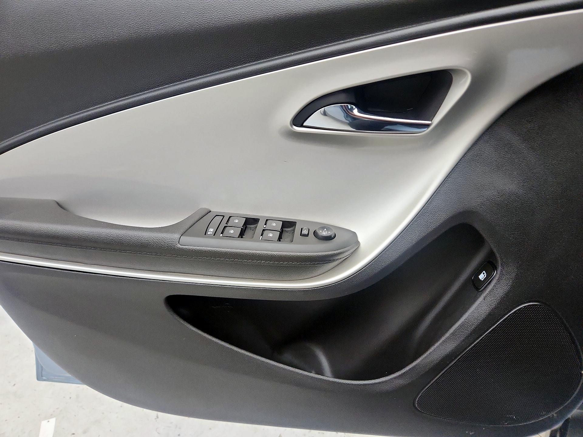 Thumbnail: 2014 Chevrolet Volt - 12