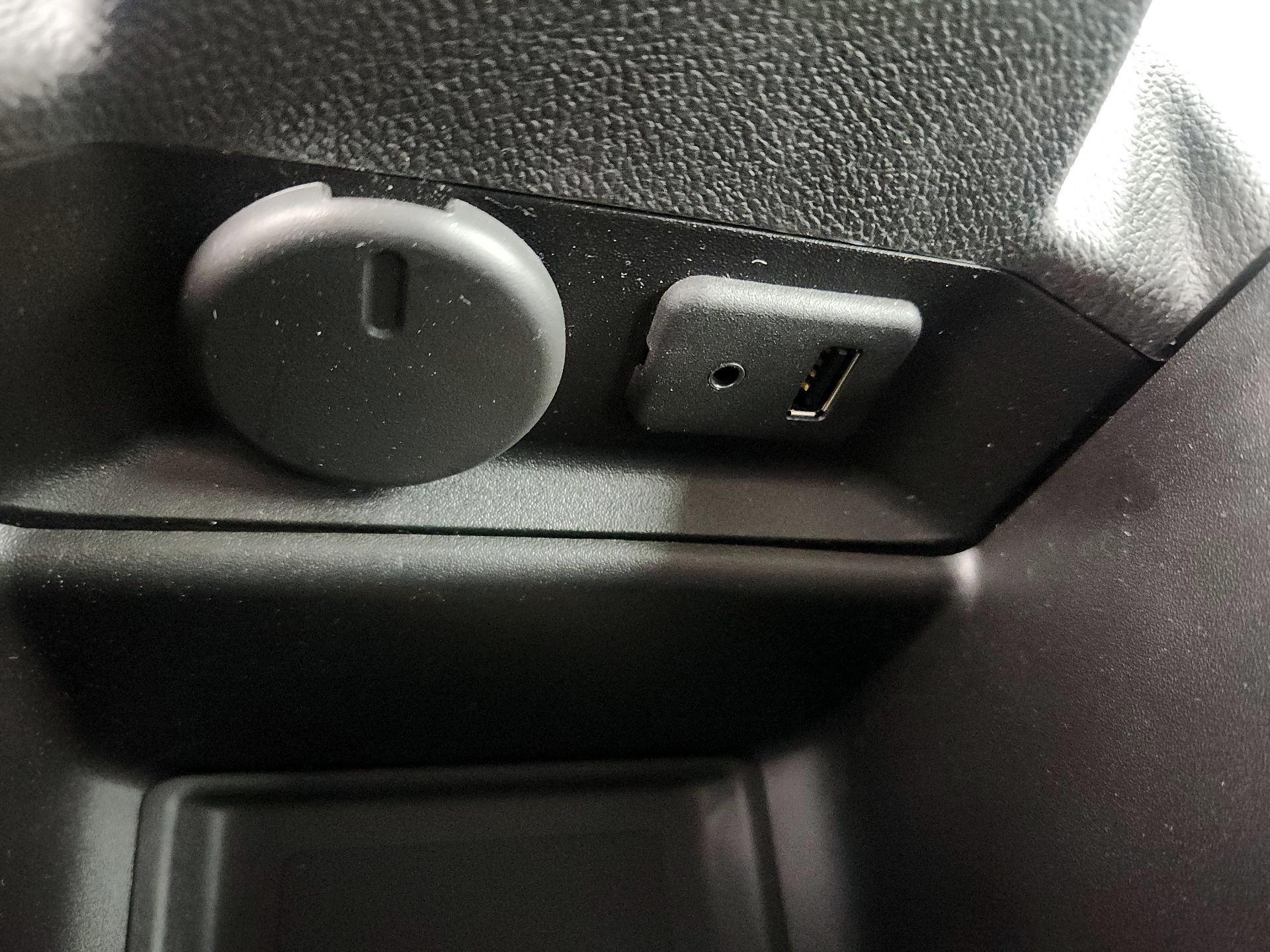 Thumbnail: 2014 Chevrolet Volt - 17