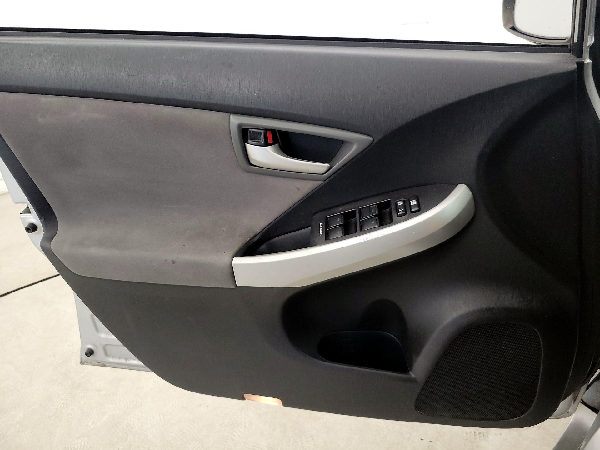 Thumbnail: 2015 Toyota Prius - 12