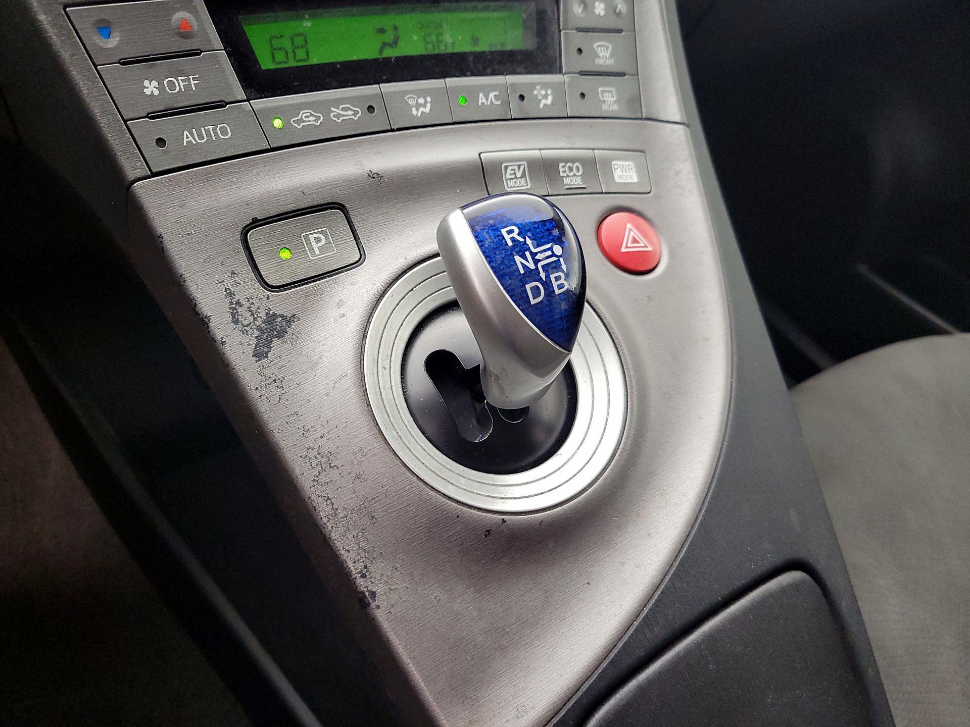 Thumbnail: 2015 Toyota Prius - 17