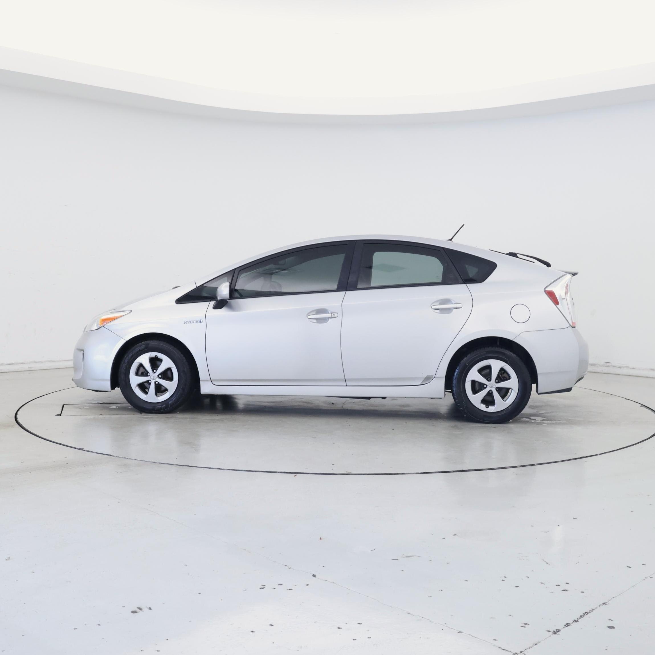 Thumbnail: 2015 Toyota Prius - 3