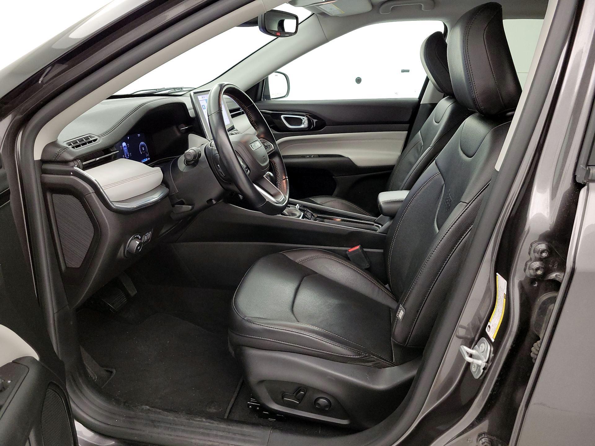Thumbnail: 2022 Jeep Compass - 11