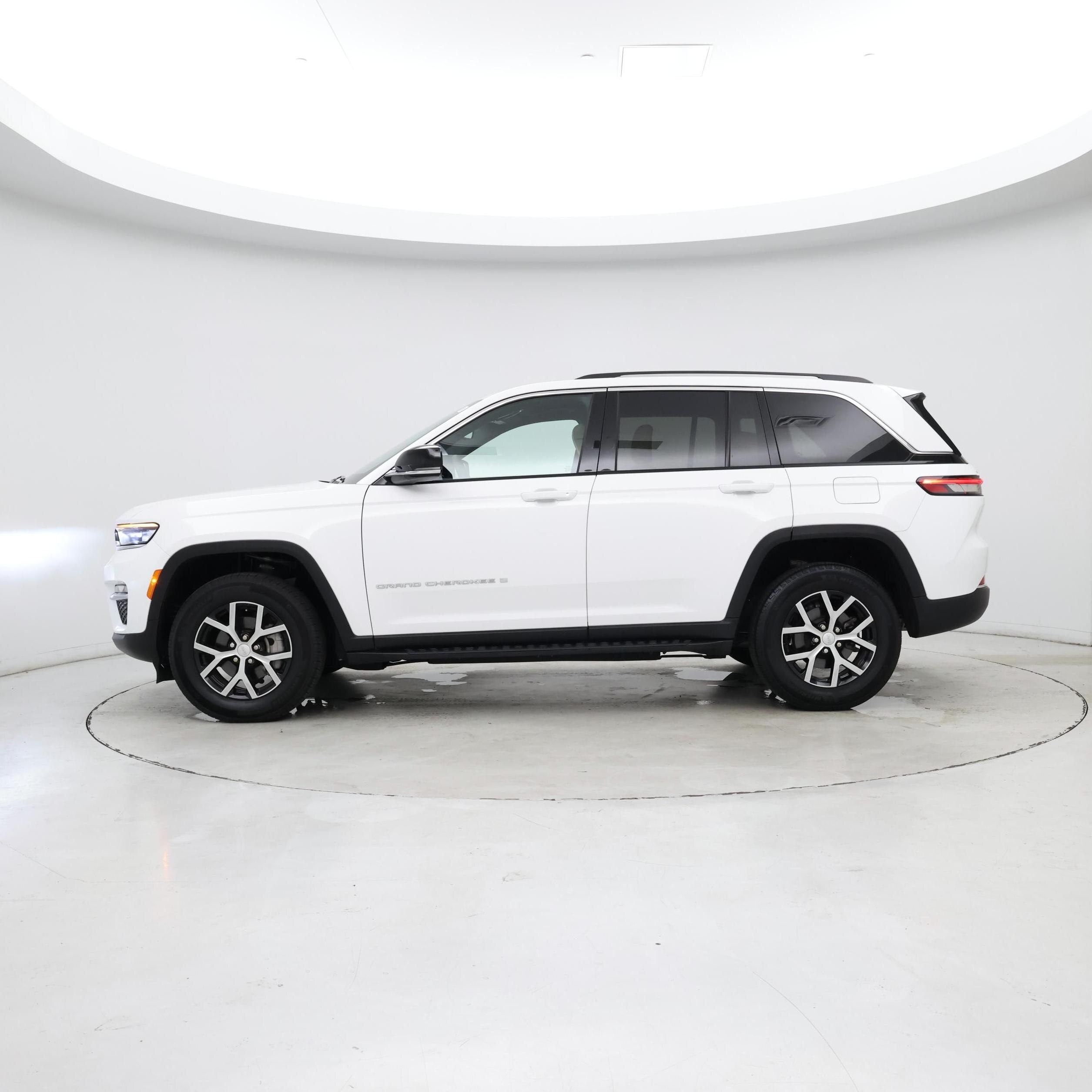 Thumbnail: 2023 Jeep Grand Cherokee - 3
