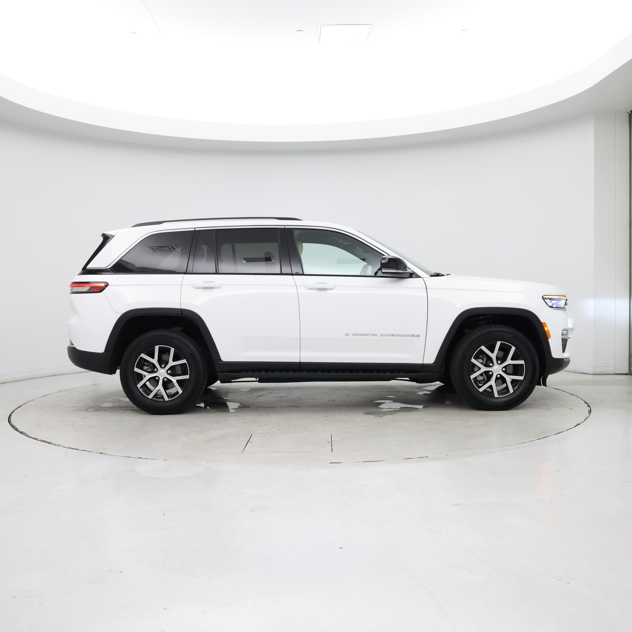 Thumbnail: 2023 Jeep Grand Cherokee - 7