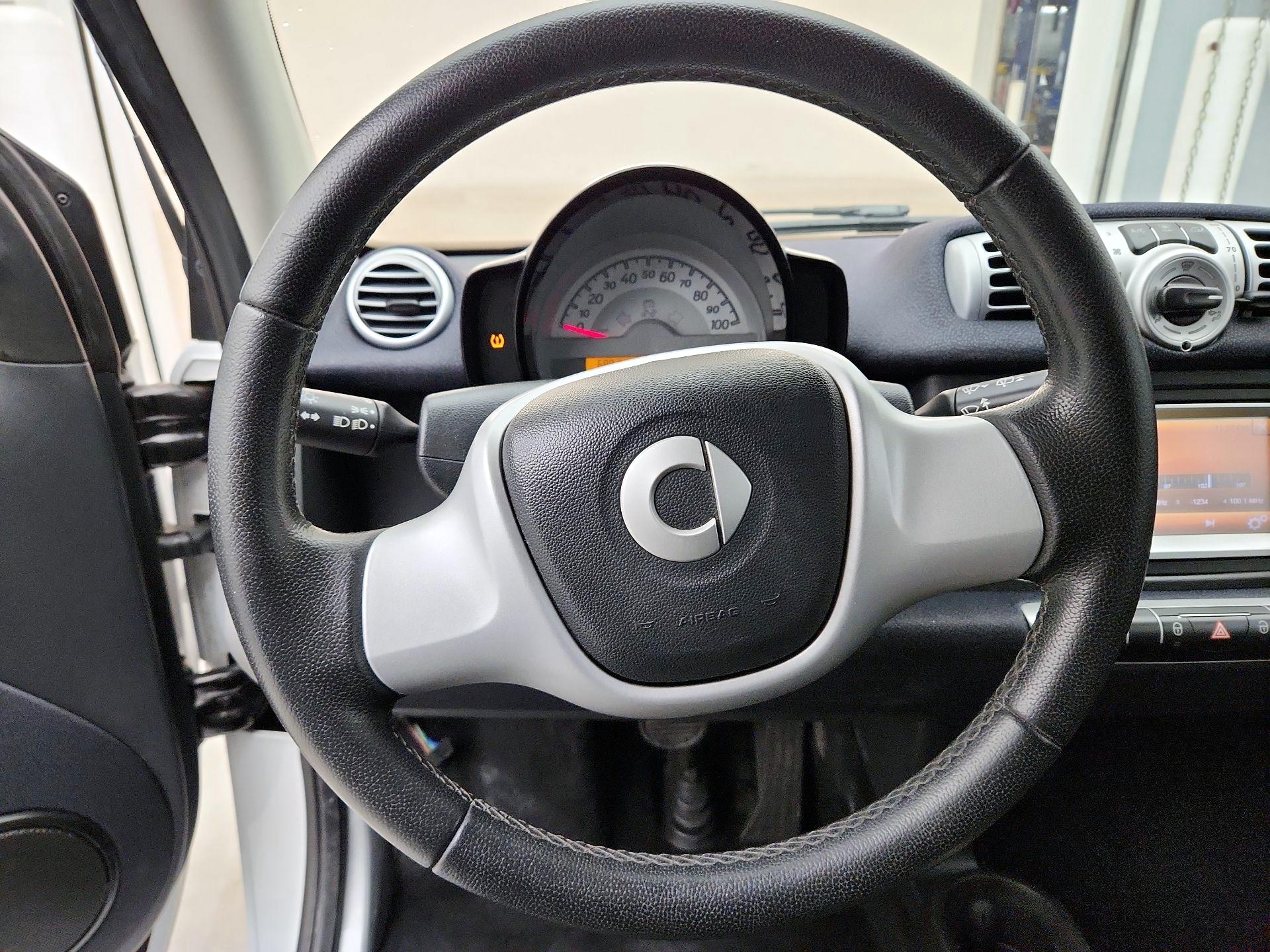 Thumbnail: 2015 smart fortwo - 10