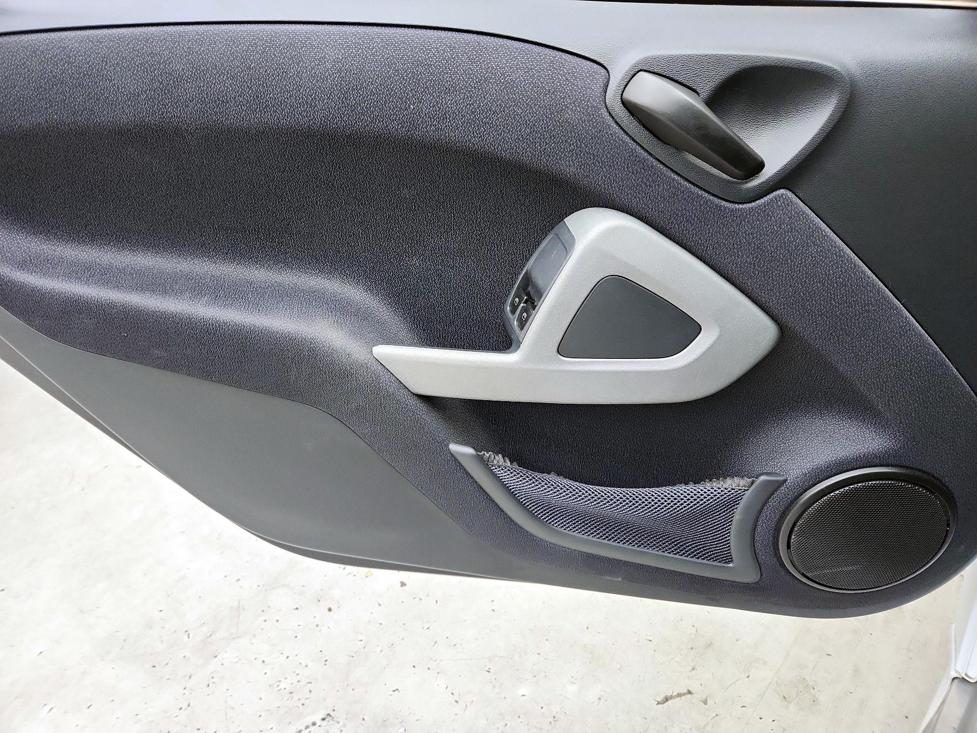 Thumbnail: 2015 smart fortwo - 12