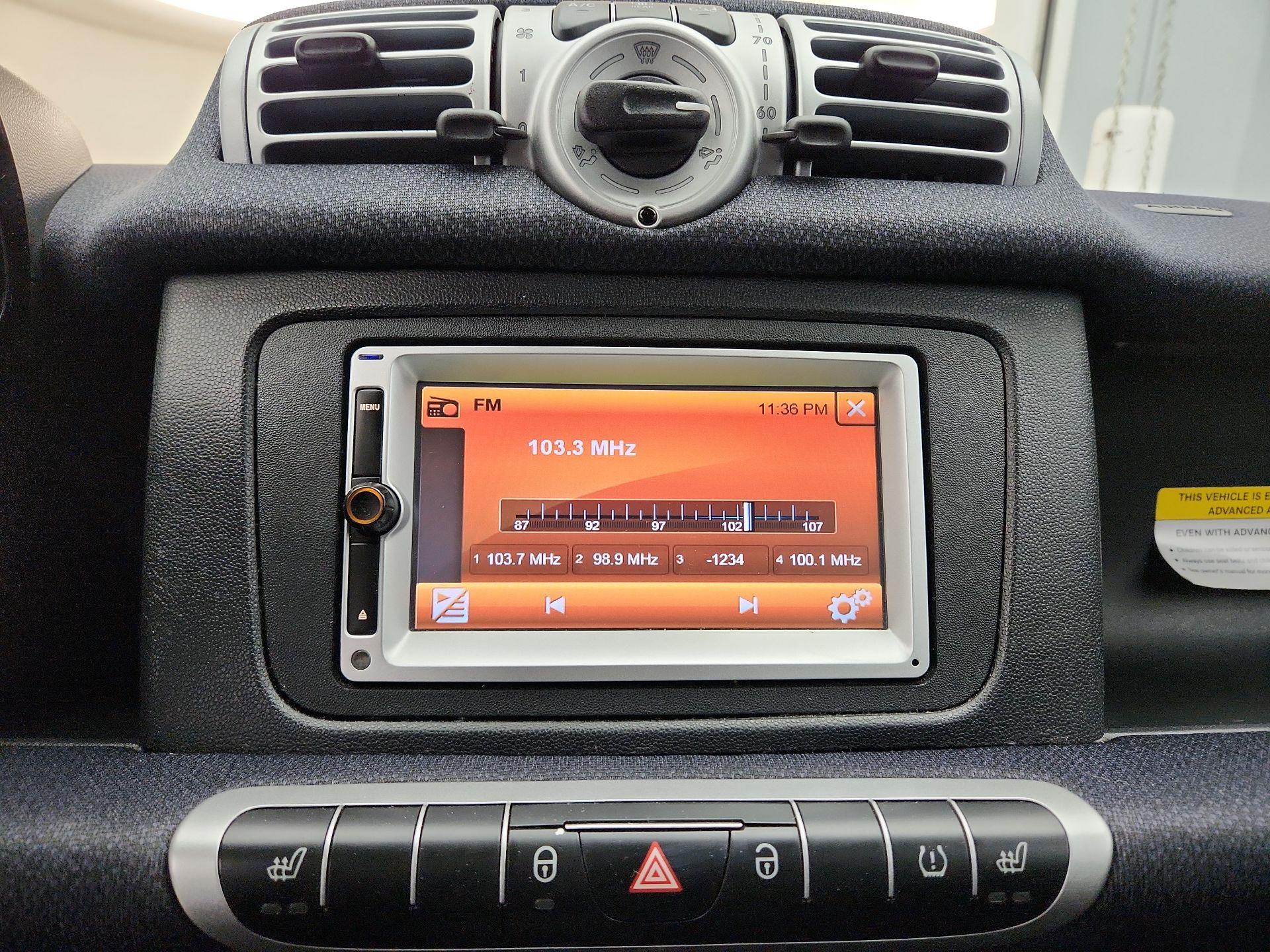 Thumbnail: 2015 smart fortwo - 13