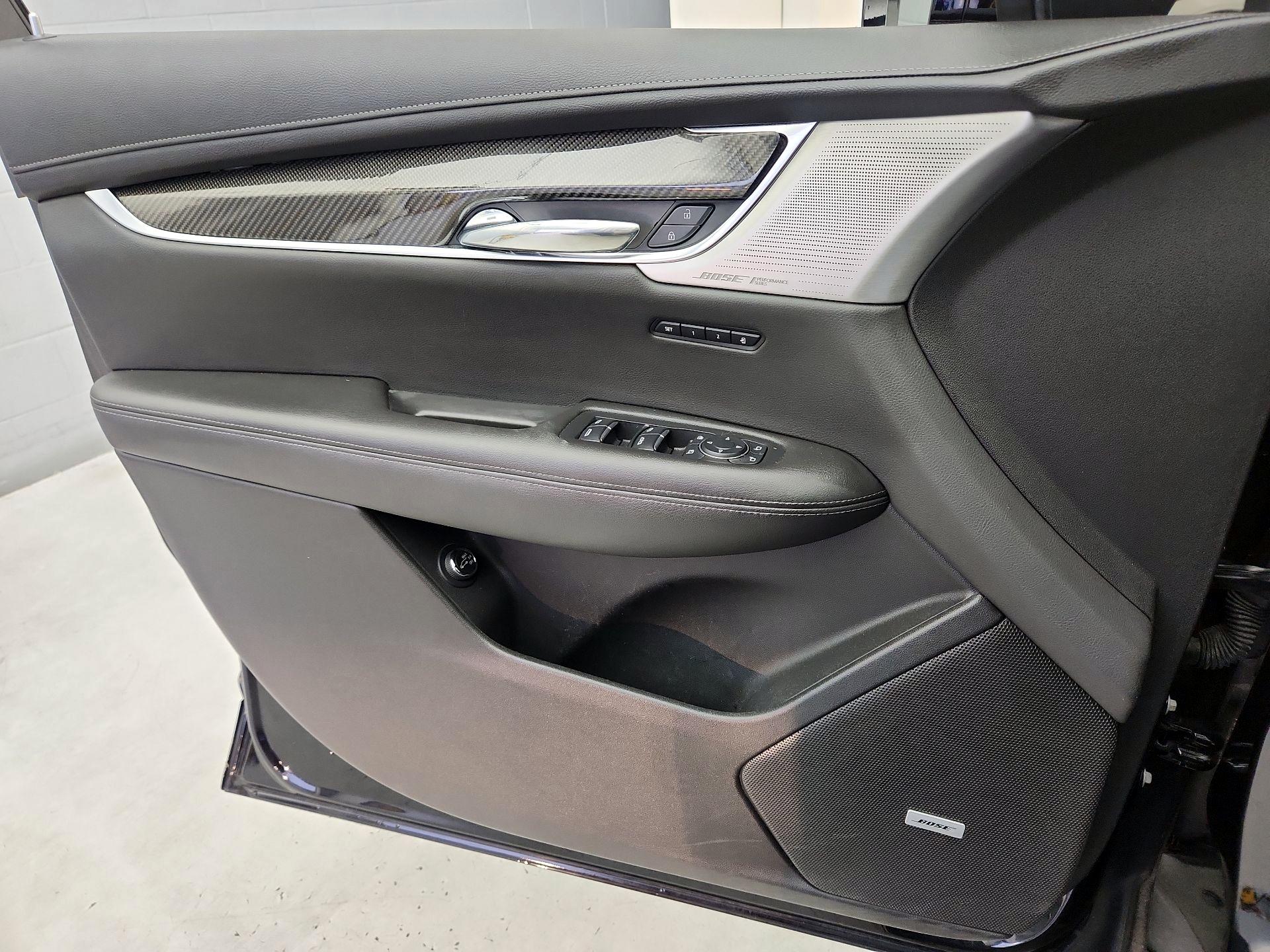 Thumbnail: 2021 Cadillac XT6 - 12