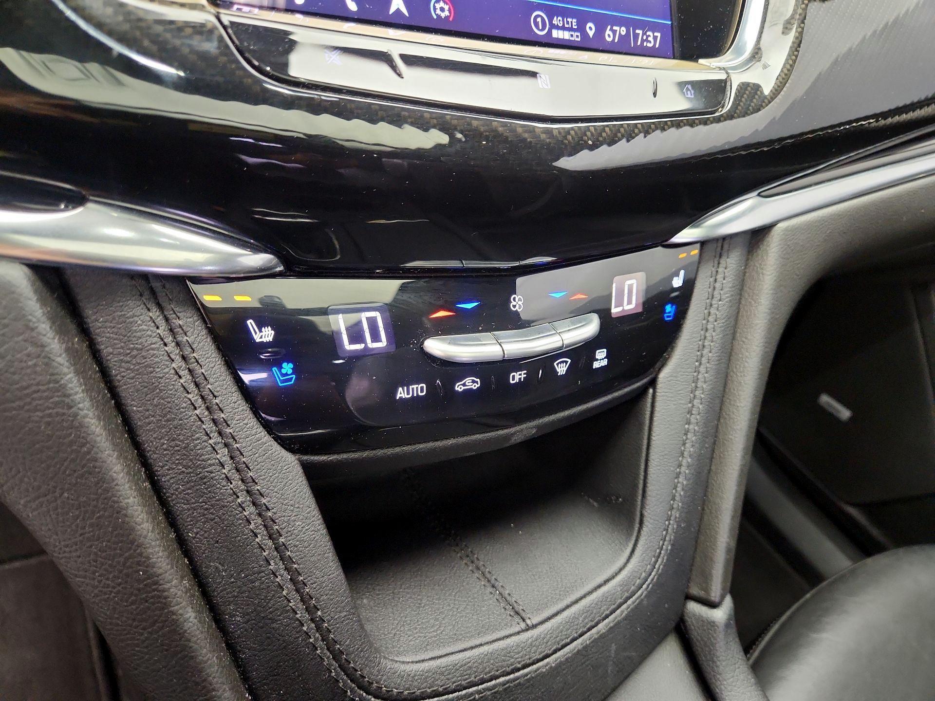 Thumbnail: 2021 Cadillac XT6 - 16
