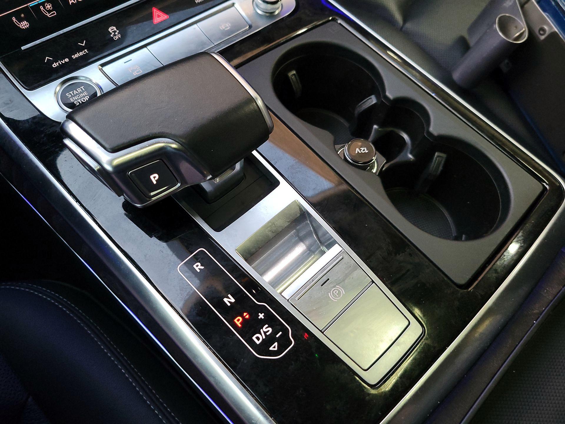 Thumbnail: 2021 Audi Q8 - 16
