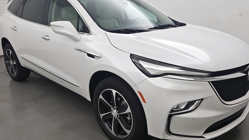 2022 Buick Enclave Essence Hero Image
