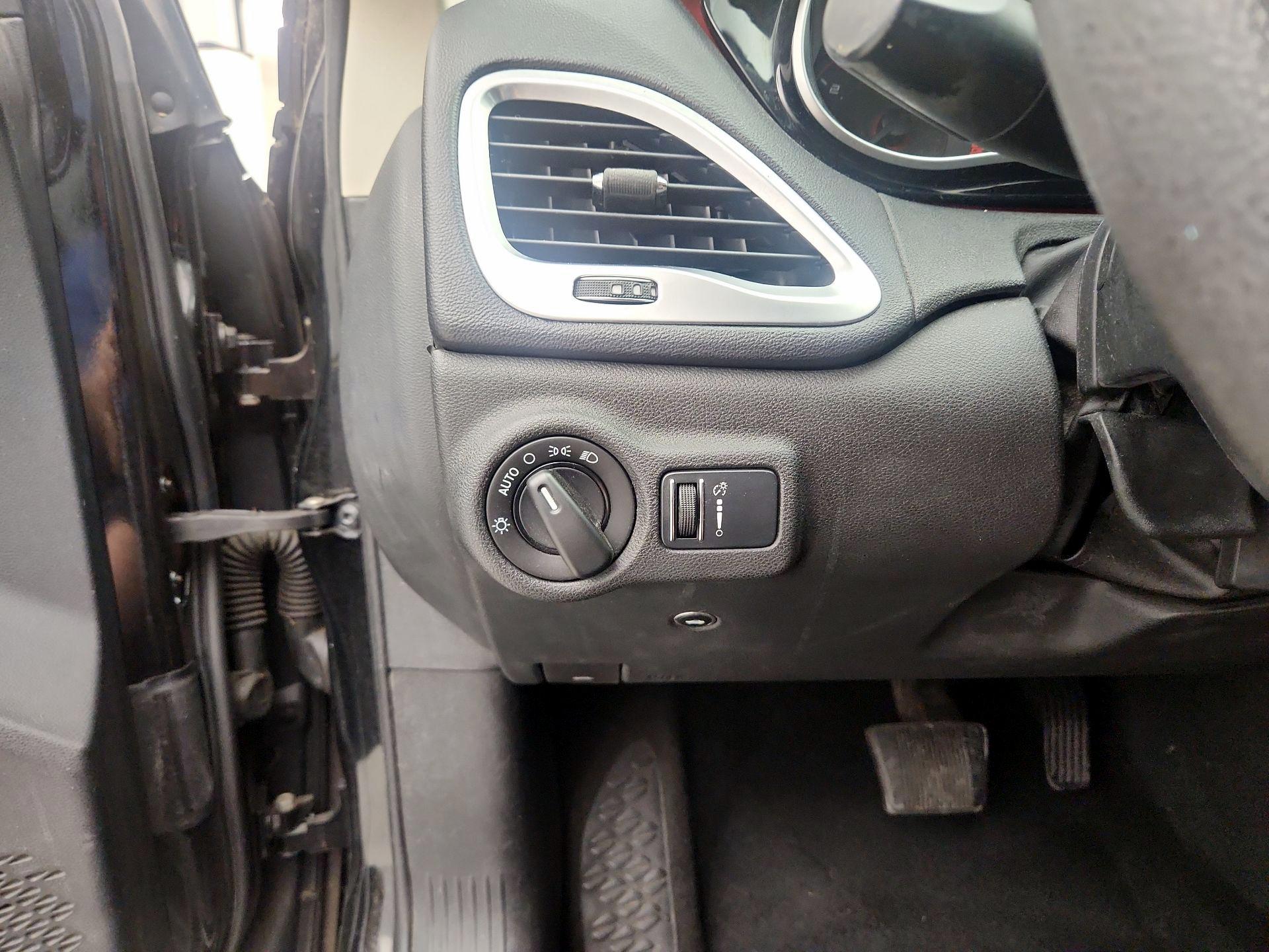Thumbnail: 2015 Dodge Dart - 13