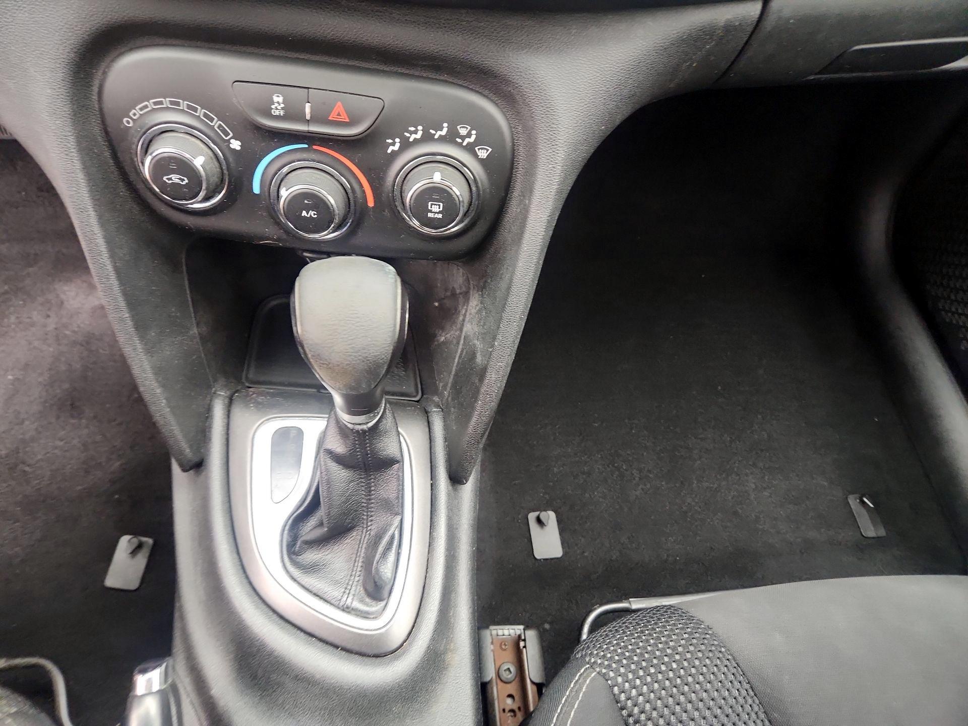 Thumbnail: 2015 Dodge Dart - 16
