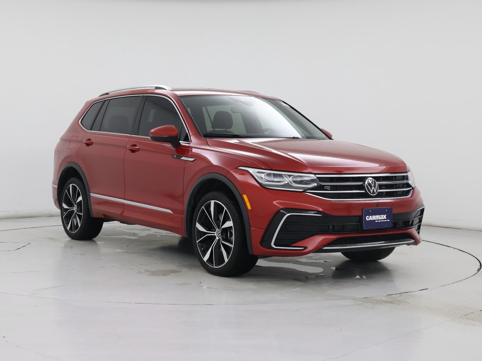 Image 2 of 2024 Volkswagen Tiguan SEL R-Line