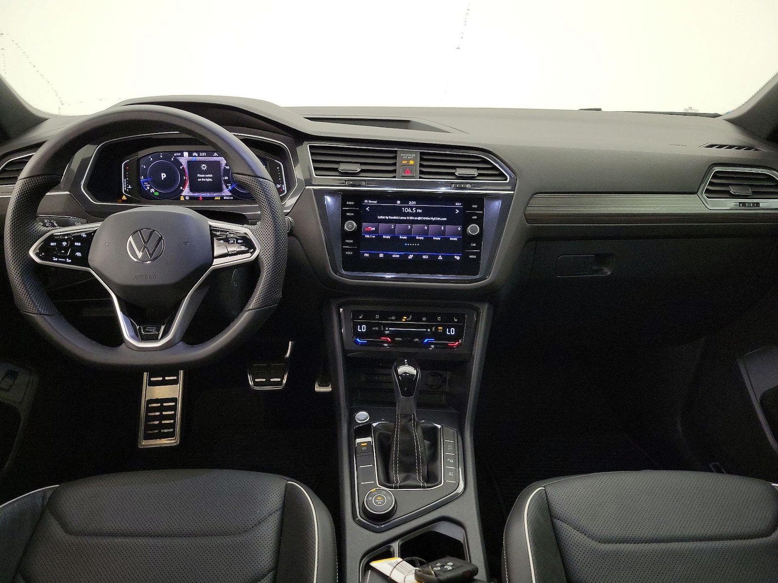 Image 10 of 2024 Volkswagen Tiguan SEL R-Line