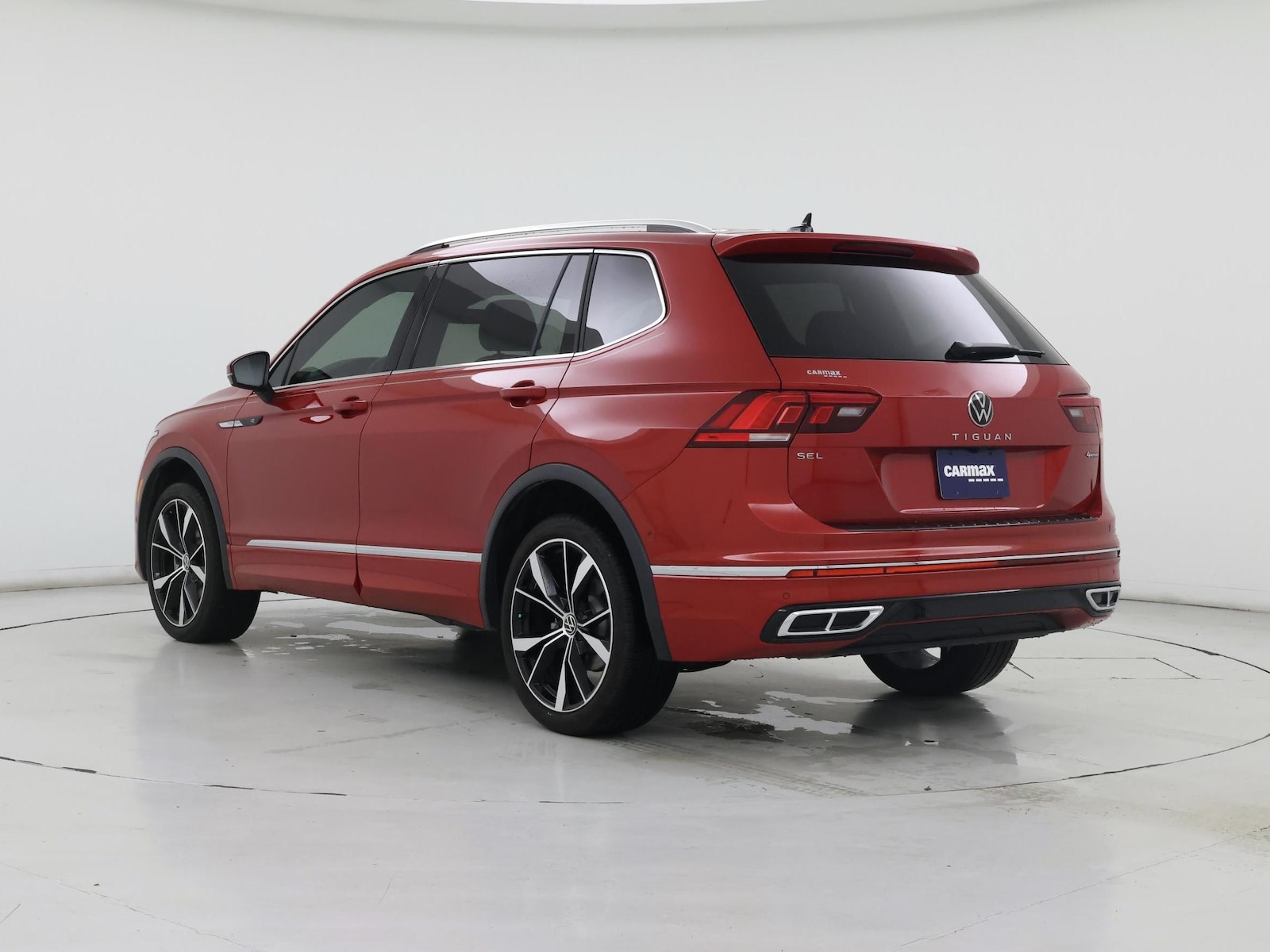 Image 3 of 2024 Volkswagen Tiguan SEL R-Line