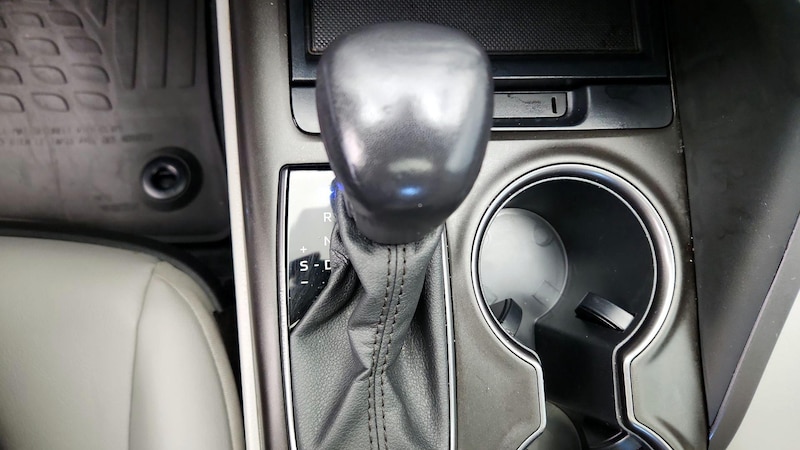 2022 Toyota Camry SE 17