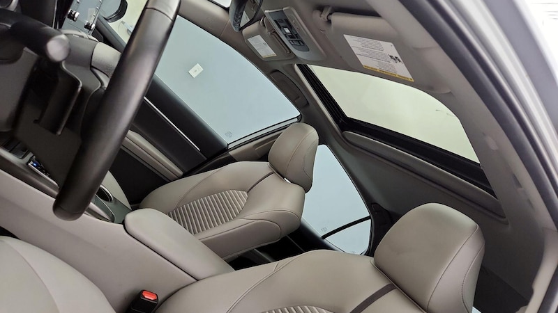 2022 Toyota Camry SE 19