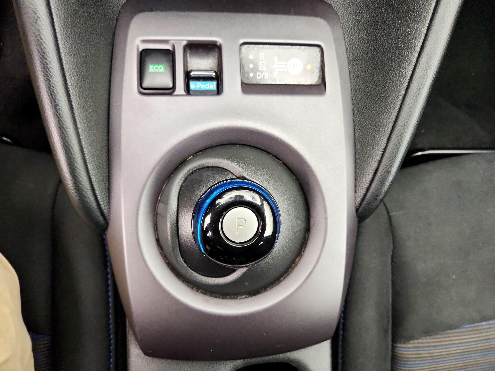 Thumbnail: 2022 Nissan Leaf - 17