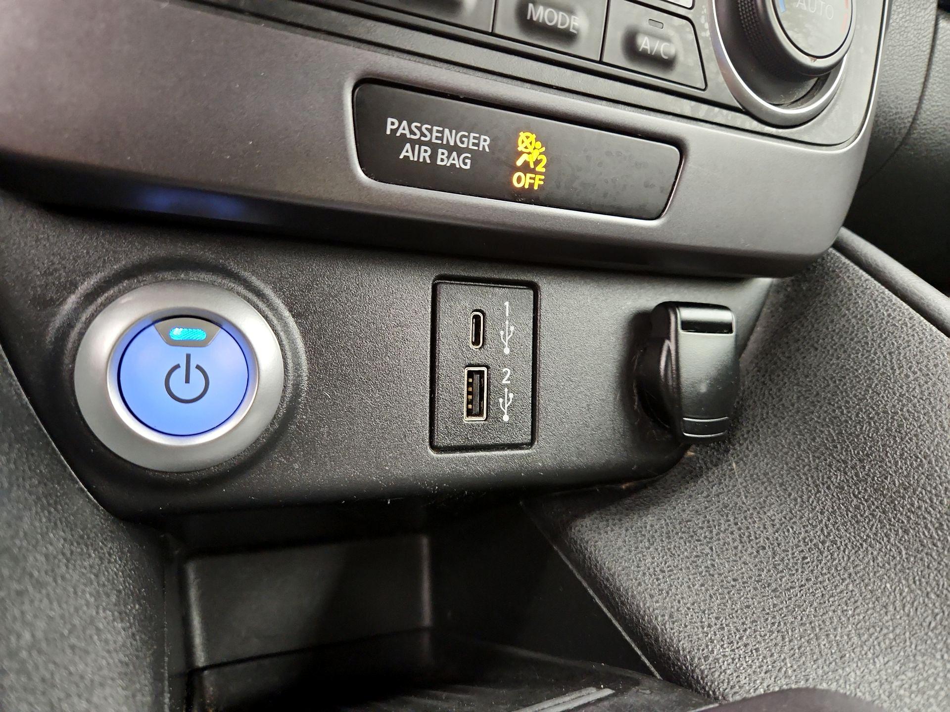Thumbnail: 2022 Nissan Leaf - 18