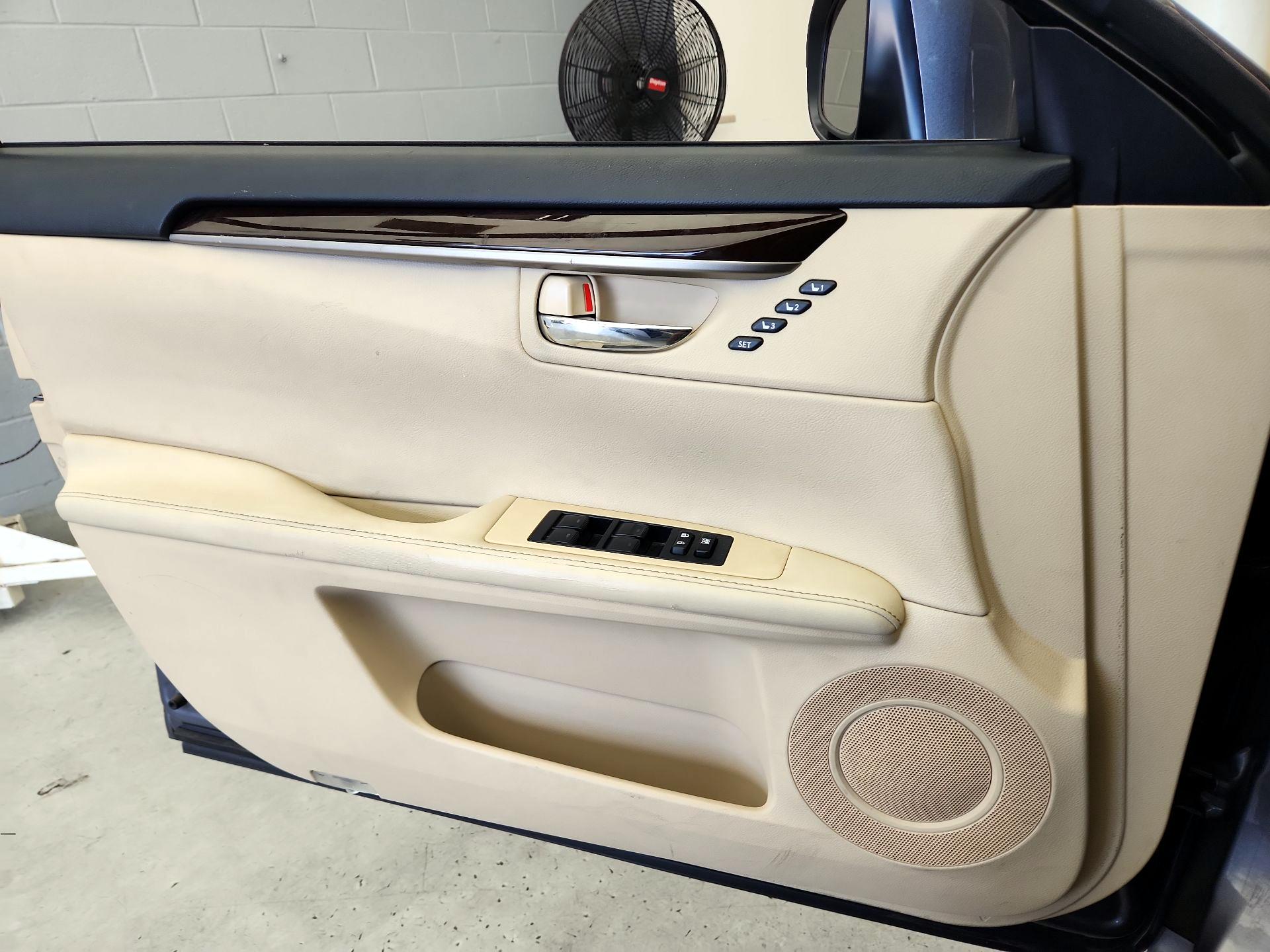 Thumbnail: 2013 Lexus ES - 12