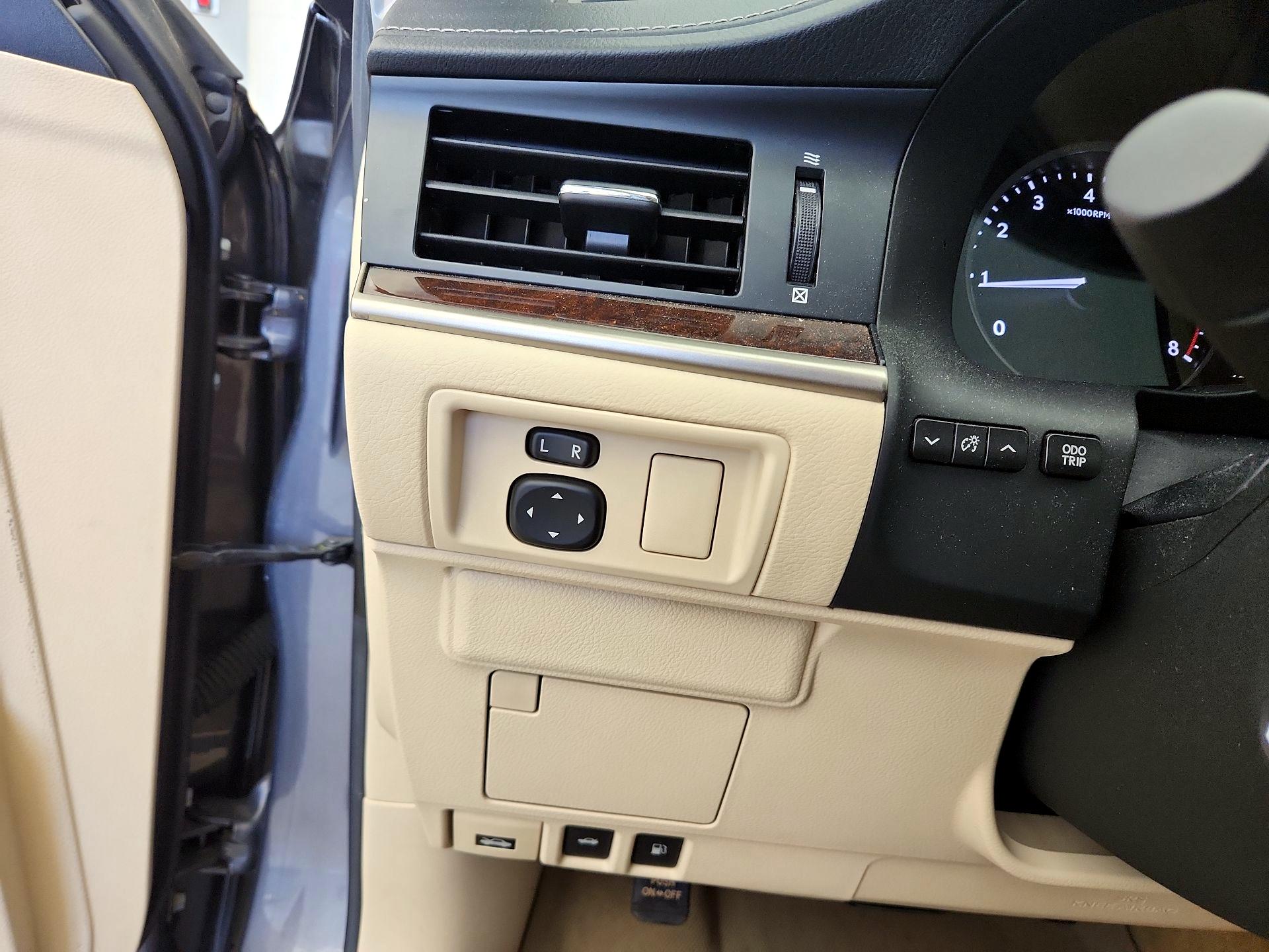 Thumbnail: 2013 Lexus ES - 13