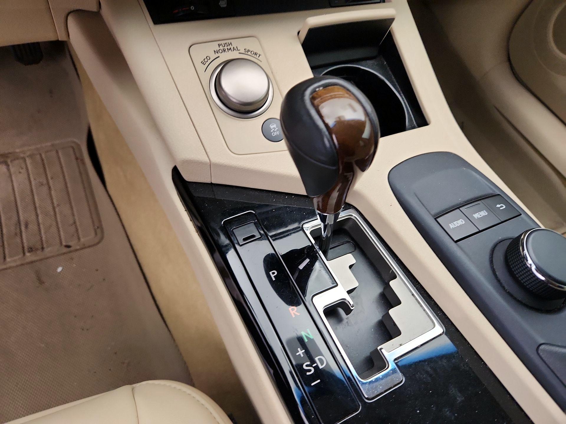 Thumbnail: 2013 Lexus ES - 17