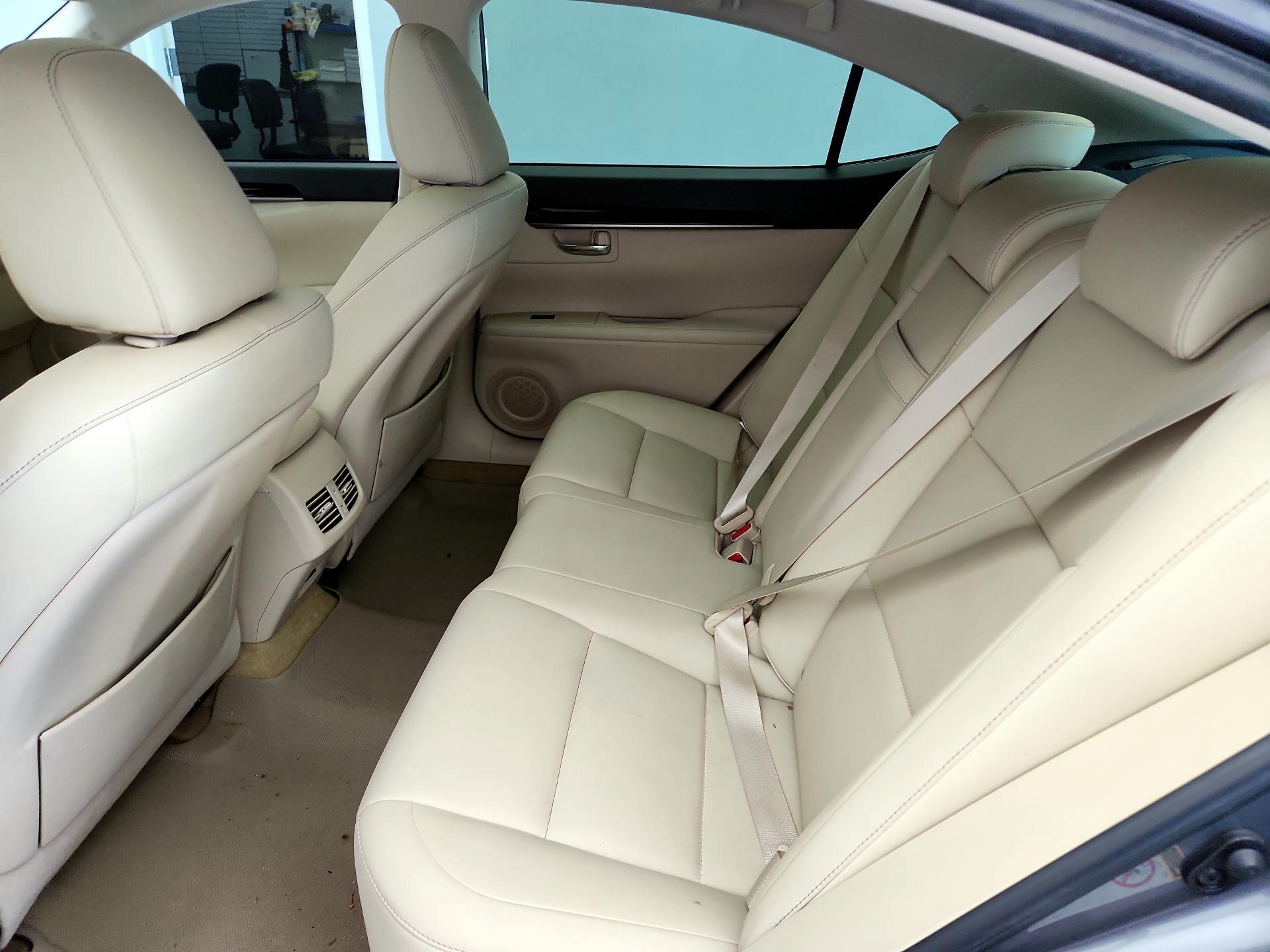Thumbnail: 2013 Lexus ES - 20