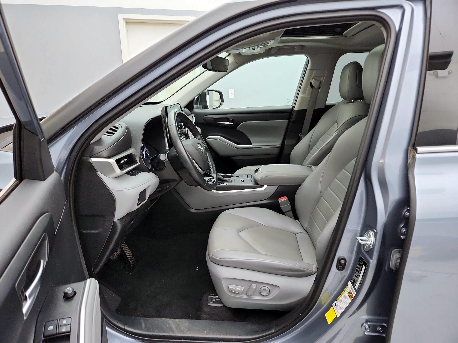 Thumbnail: 2021 Toyota Highlander - 11