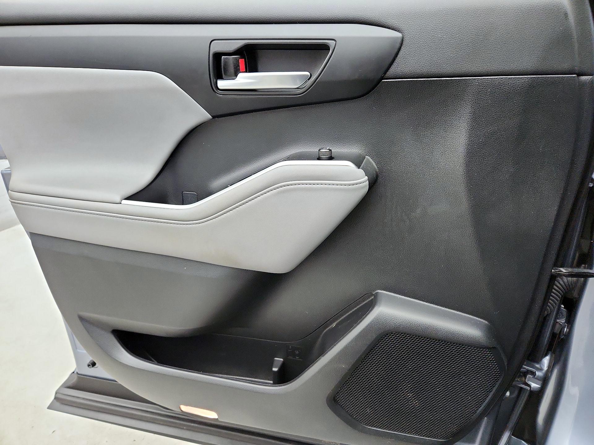 Thumbnail: 2021 Toyota Highlander - 12
