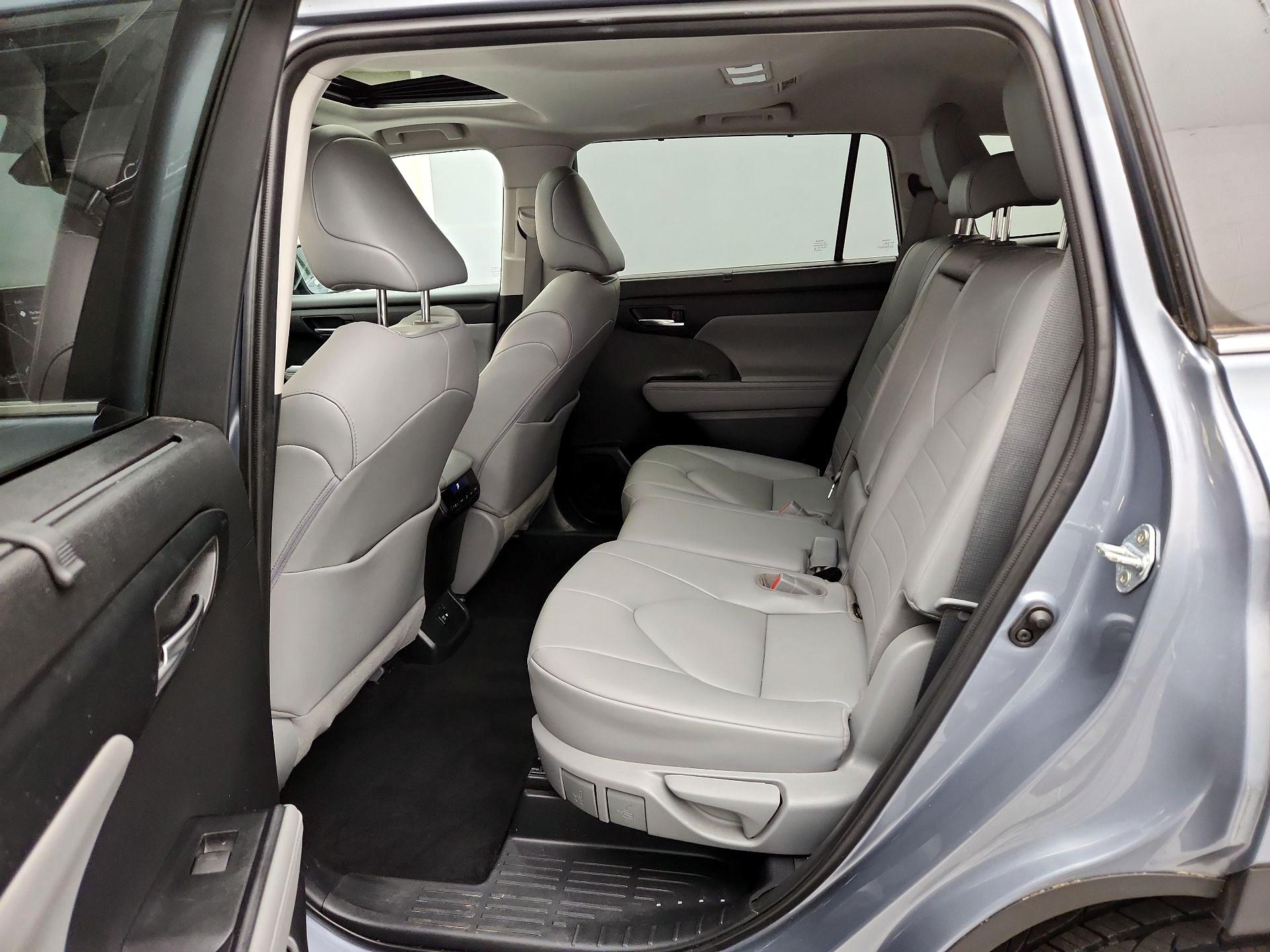 Thumbnail: 2021 Toyota Highlander - 20