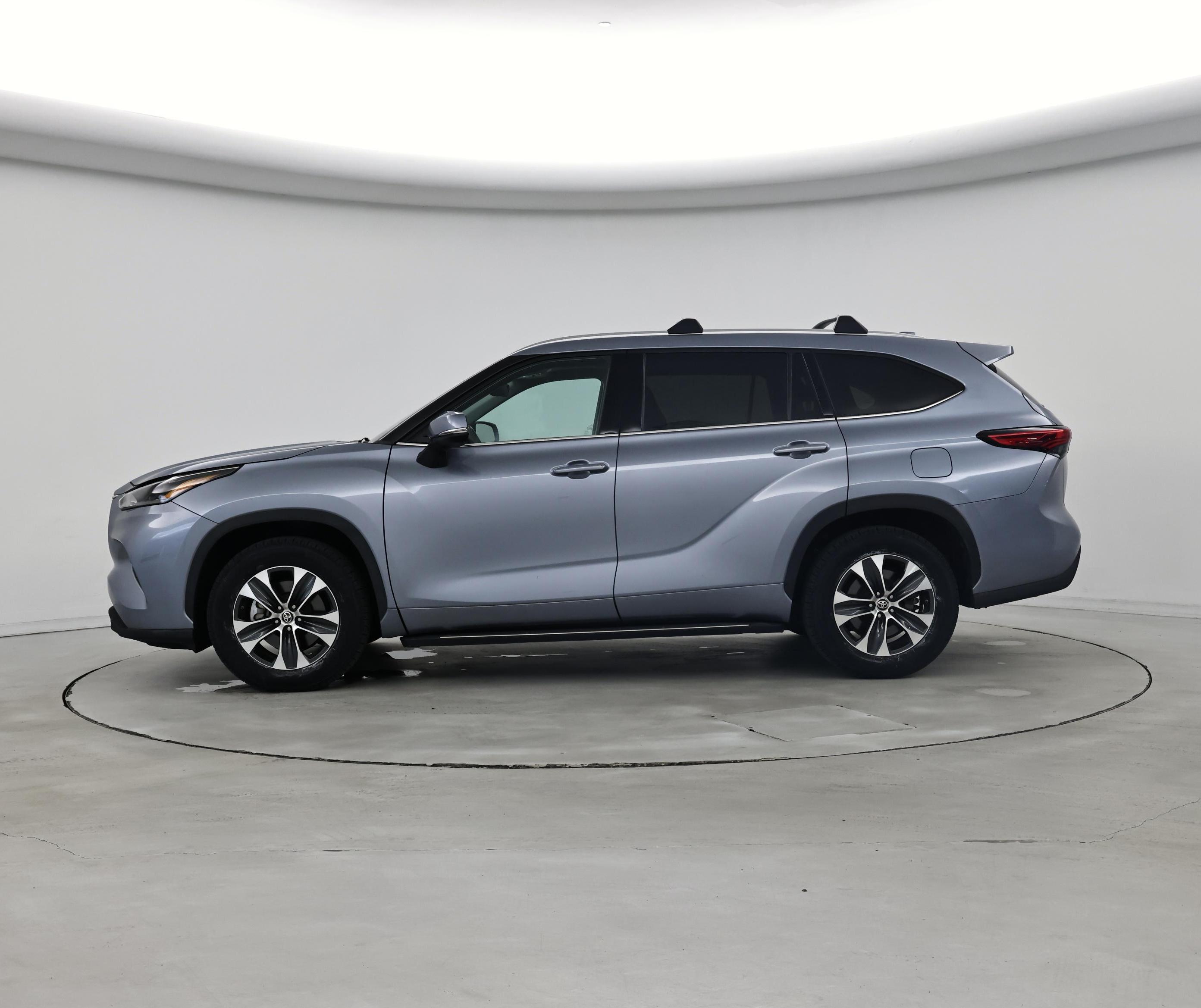 Thumbnail: 2021 Toyota Highlander - 3