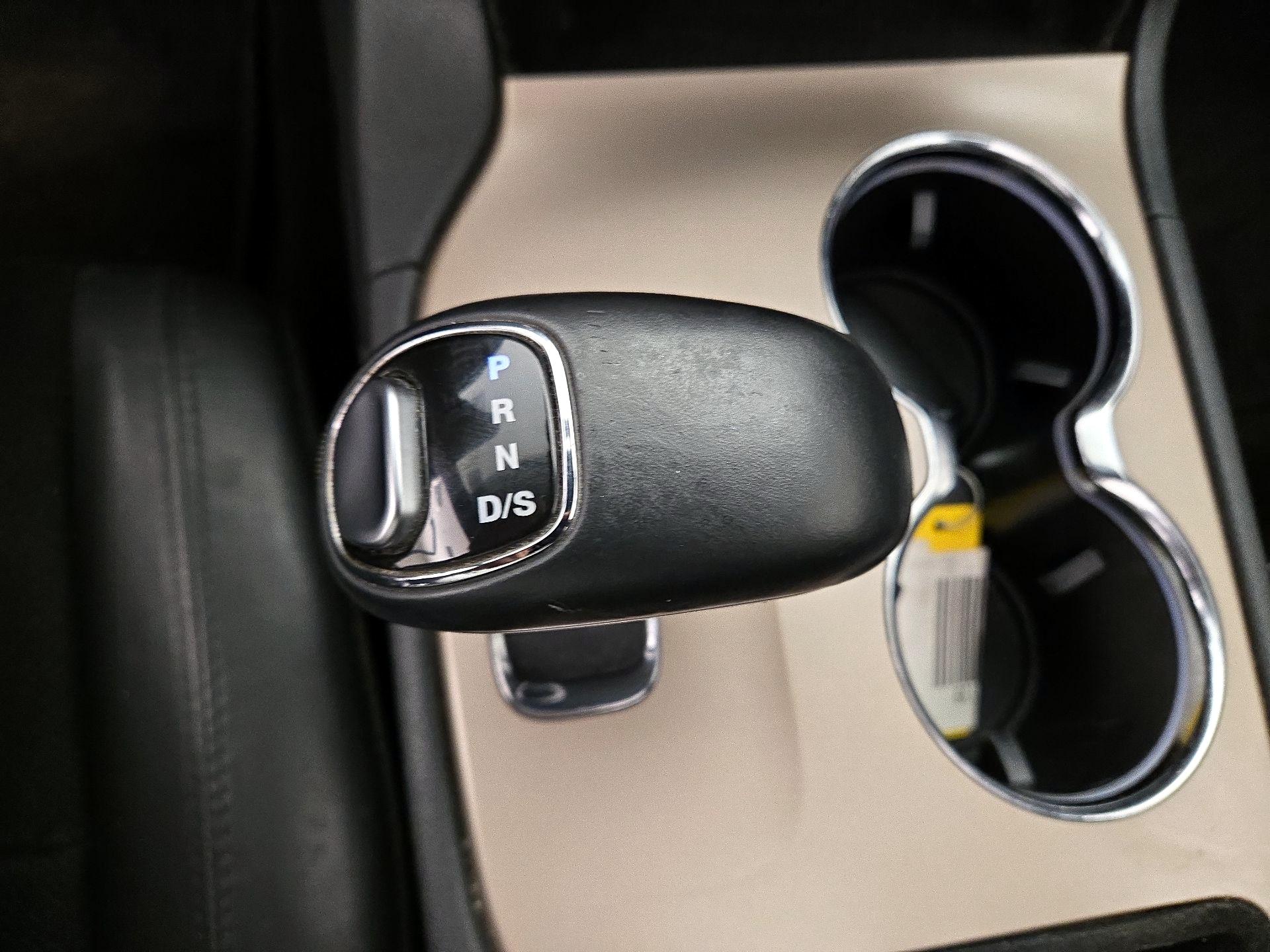 Thumbnail: 2015 Jeep Grand Cherokee - 15