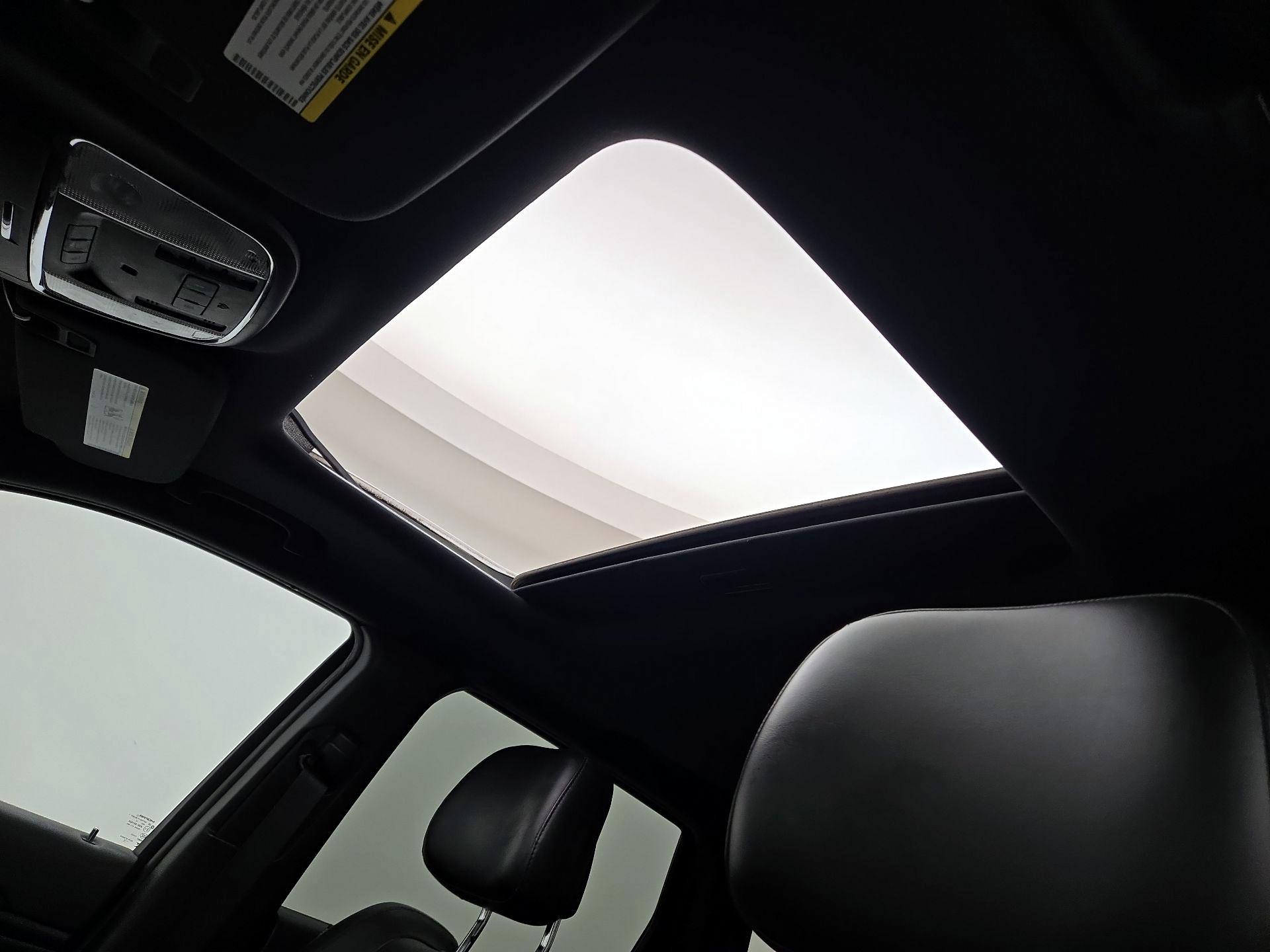 Thumbnail: 2015 Jeep Grand Cherokee - 17