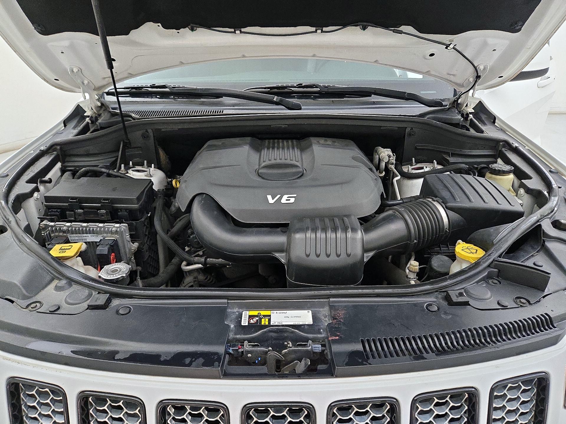 Thumbnail: 2015 Jeep Grand Cherokee - 20