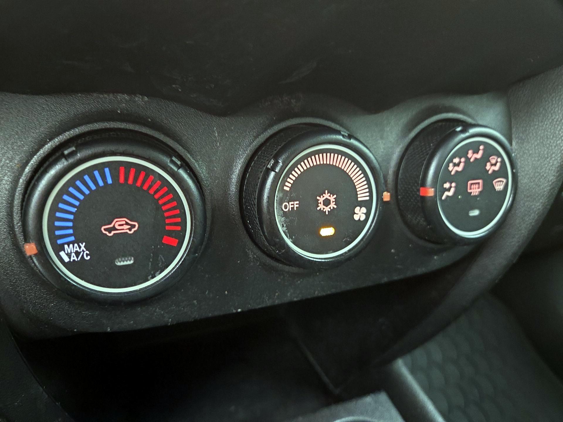 Thumbnail: 2015 Mitsubishi Outlander Sport - 15
