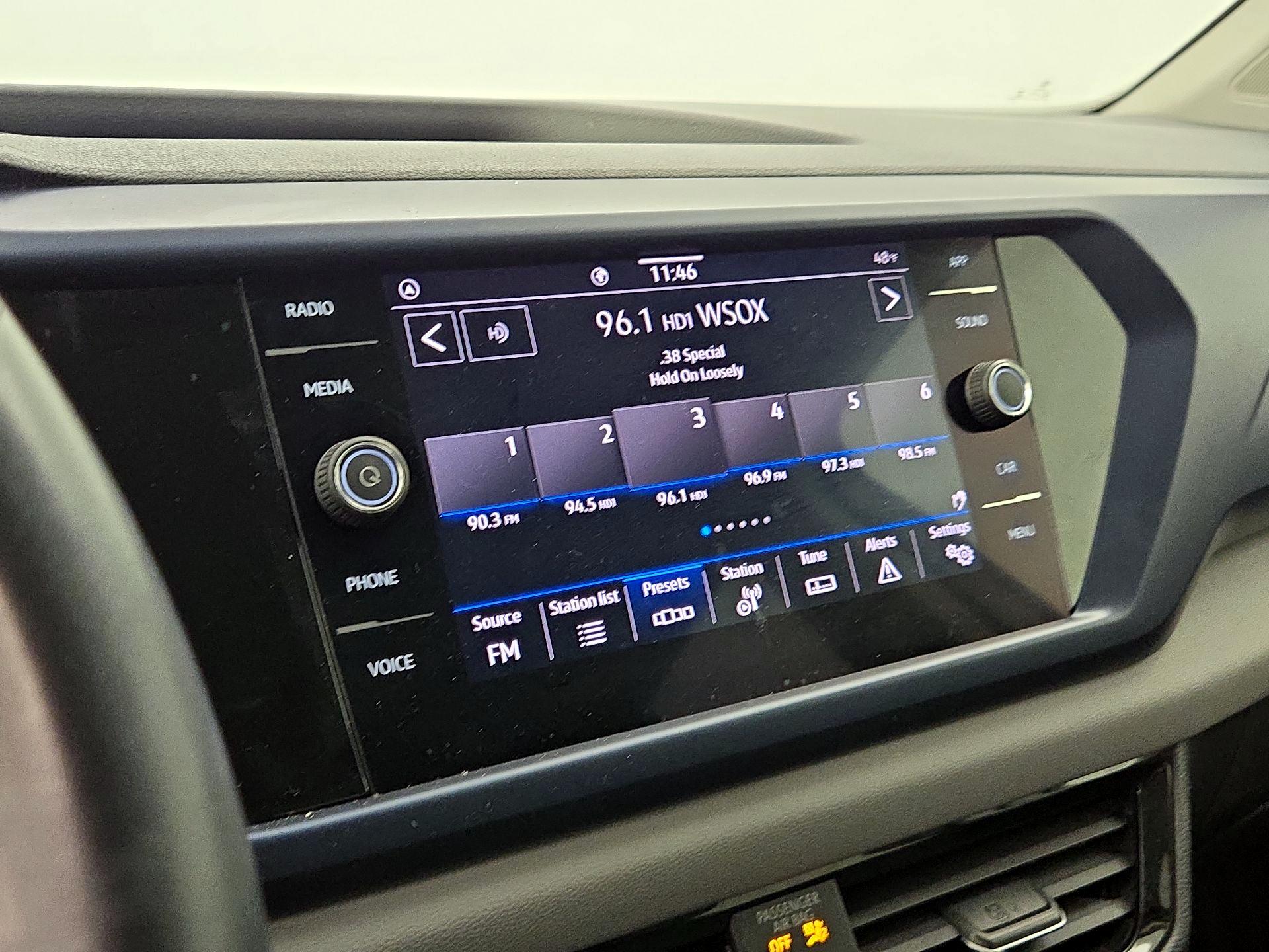 Thumbnail: 2022 Volkswagen Taos - 15