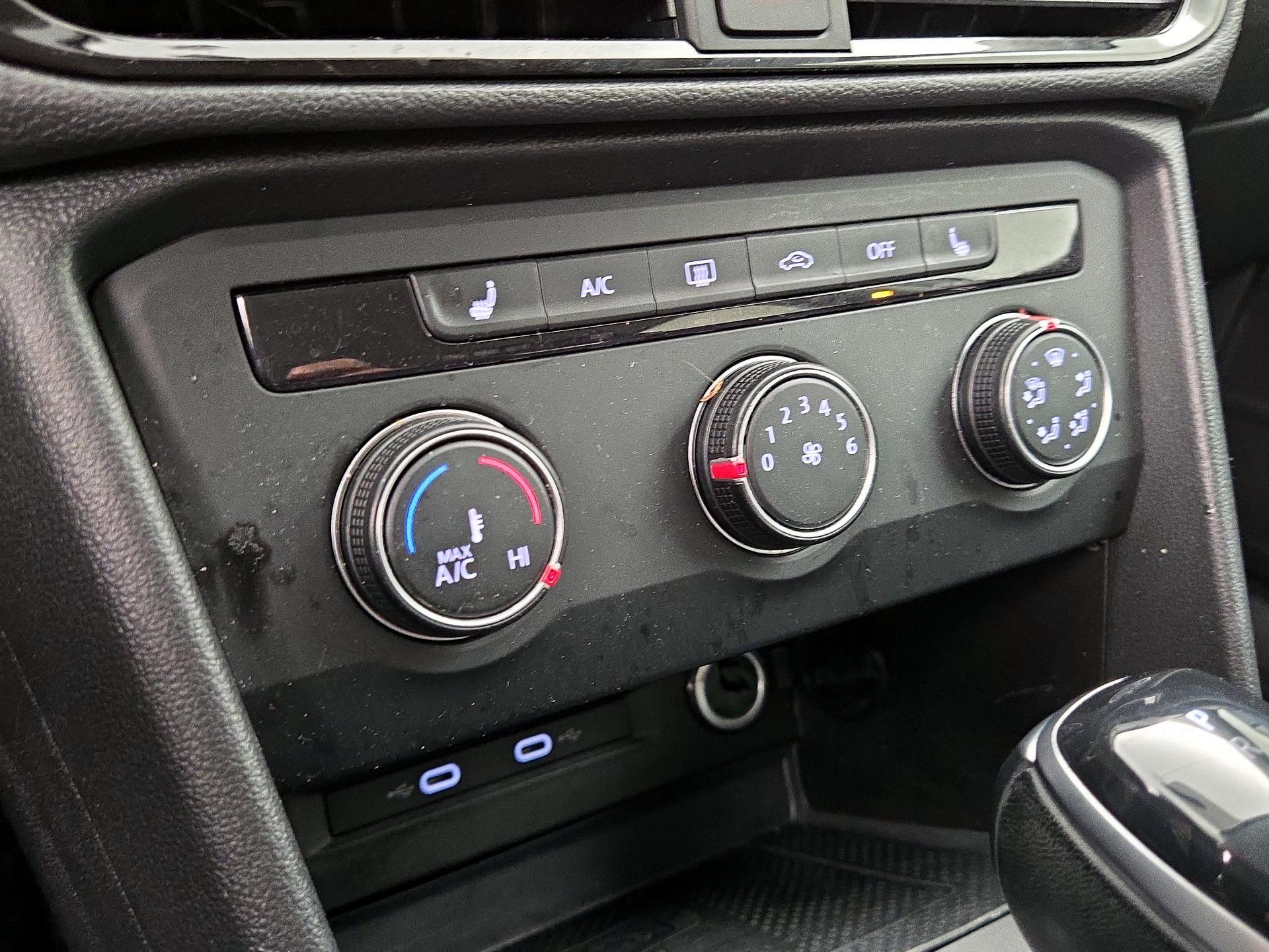 Thumbnail: 2022 Volkswagen Taos - 16