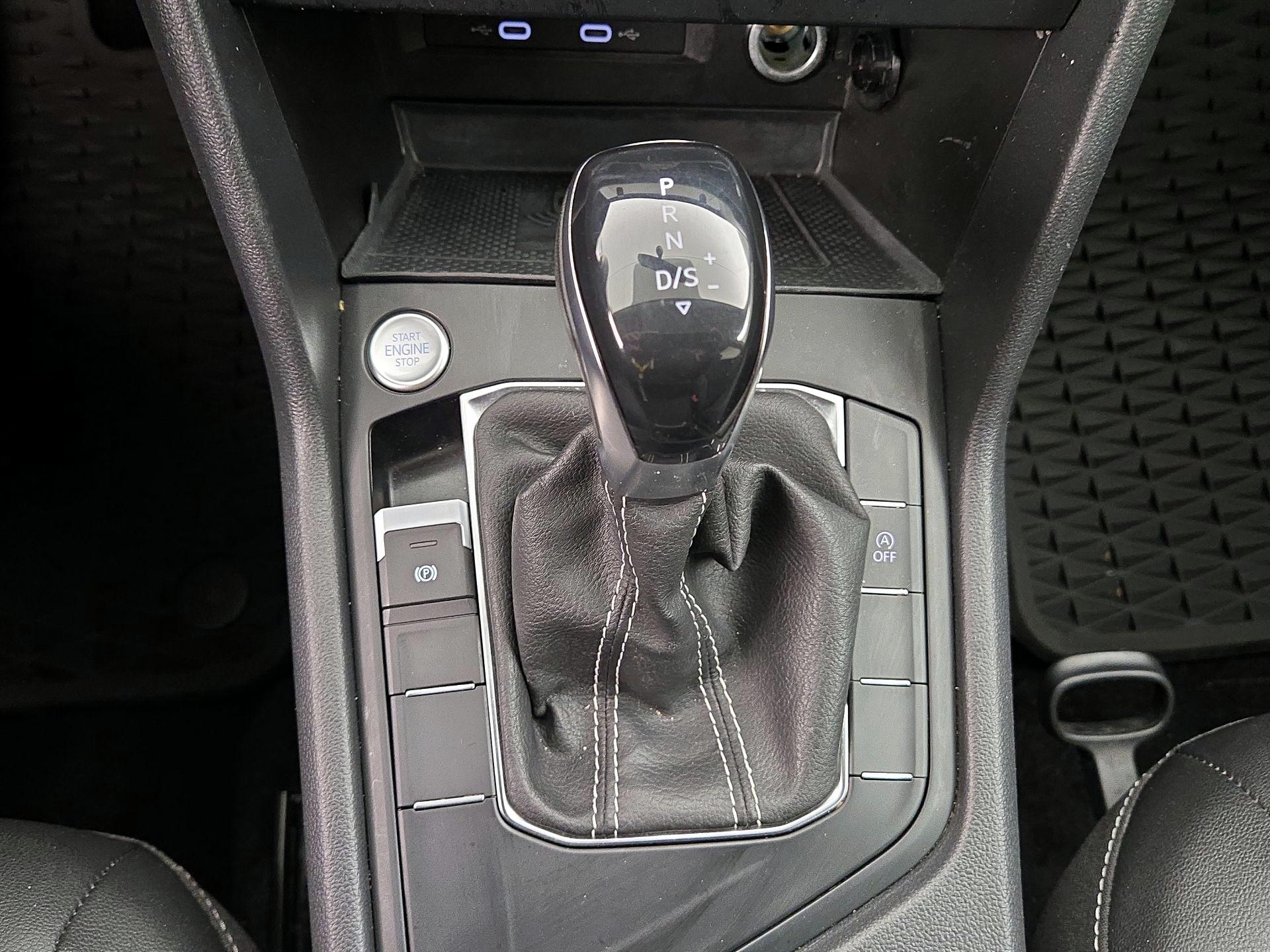 Thumbnail: 2022 Volkswagen Taos - 17