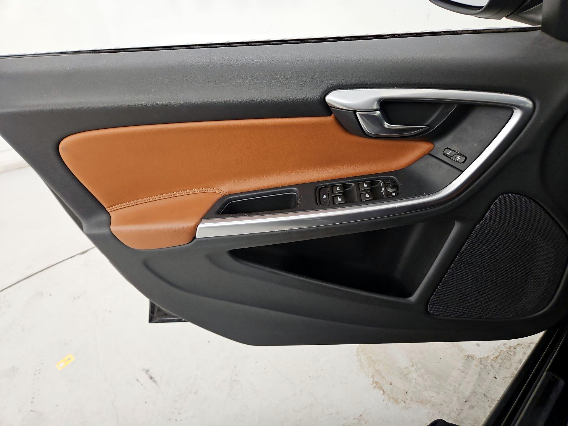 Thumbnail: 2015 Volvo S60 - 12