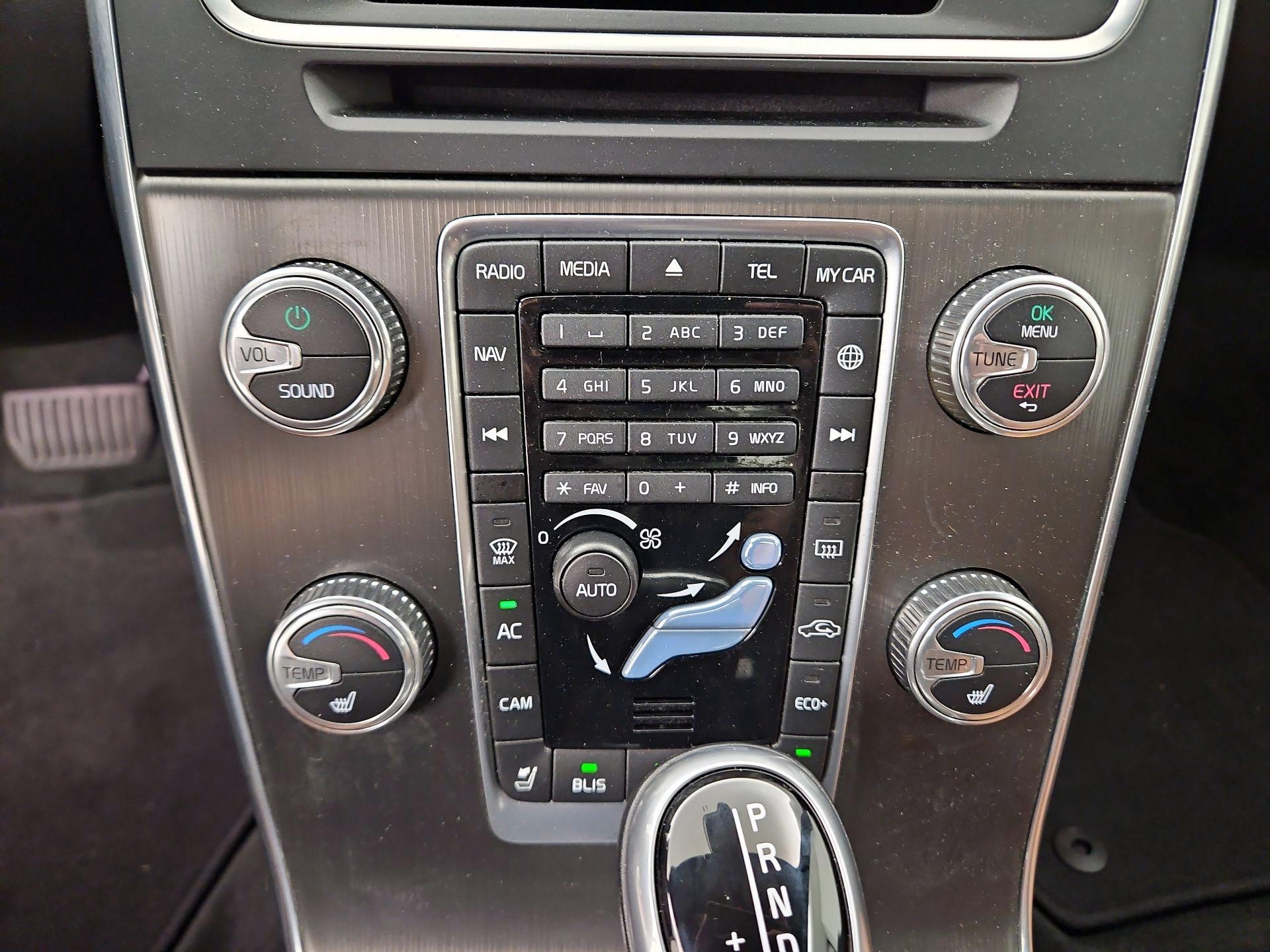 Thumbnail: 2015 Volvo S60 - 17
