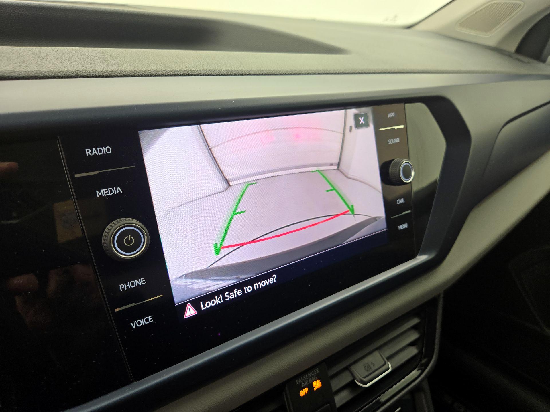 Thumbnail: 2022 Volkswagen Taos - 14