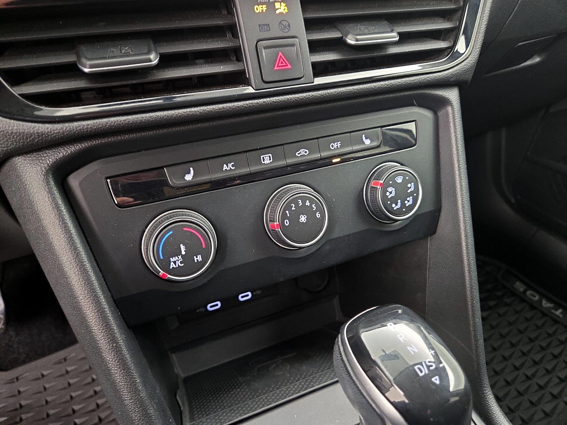 Thumbnail: 2022 Volkswagen Taos - 16