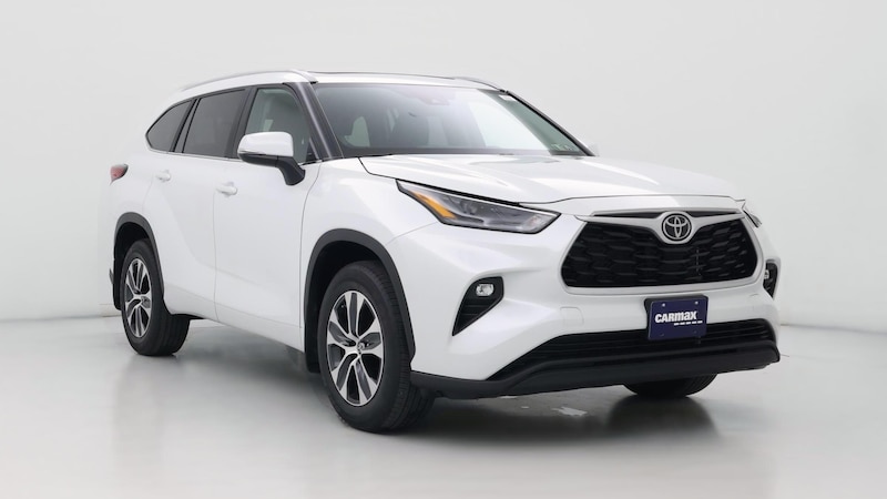 2023 Toyota Highlander XLE Hero Image