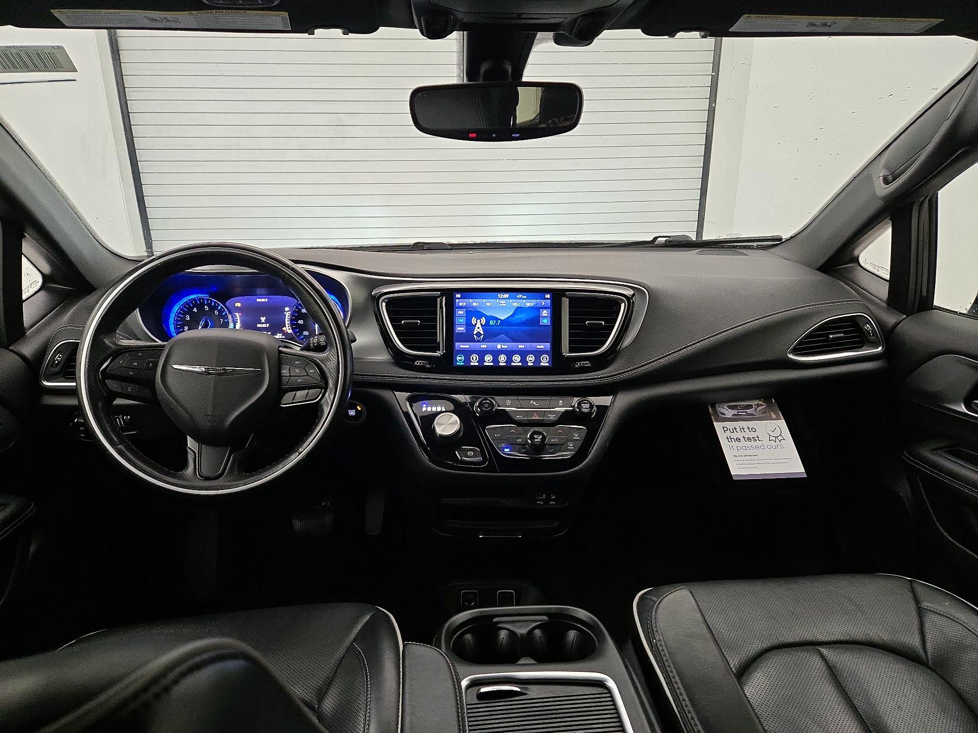 Thumbnail: 2019 Chrysler Pacifica - 9